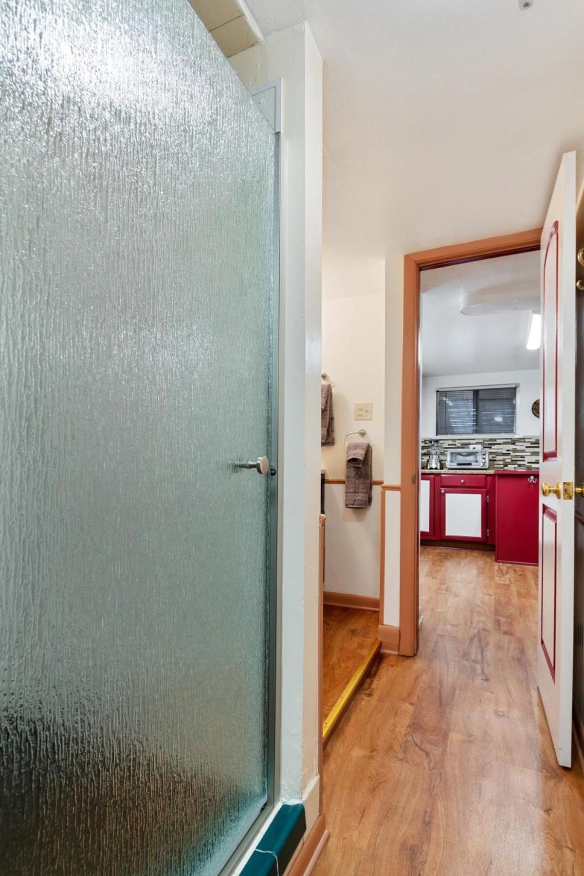 Cozy & Spacious Steps From Regis *