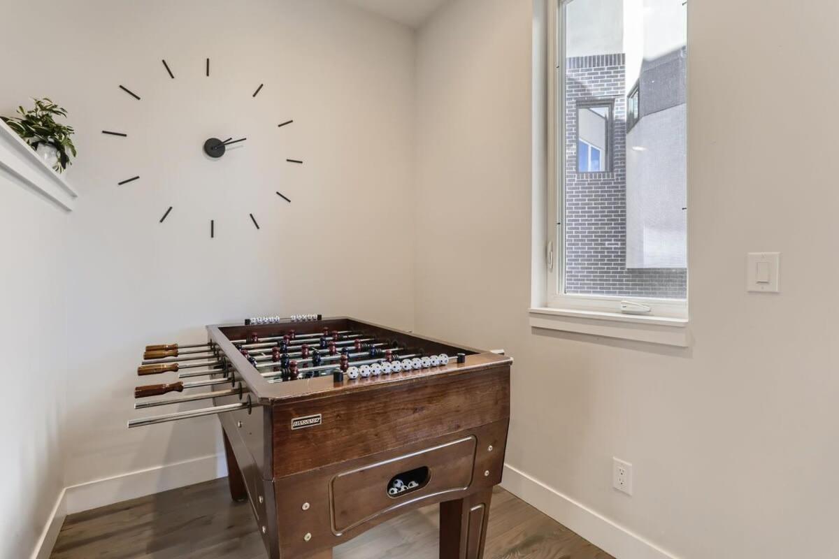 Holiday home 4br Upscale Townhome Roof W Skyline Views Denver