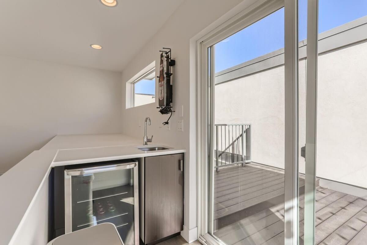 Holiday home 4br Upscale Townhome Roof W Skyline Views *