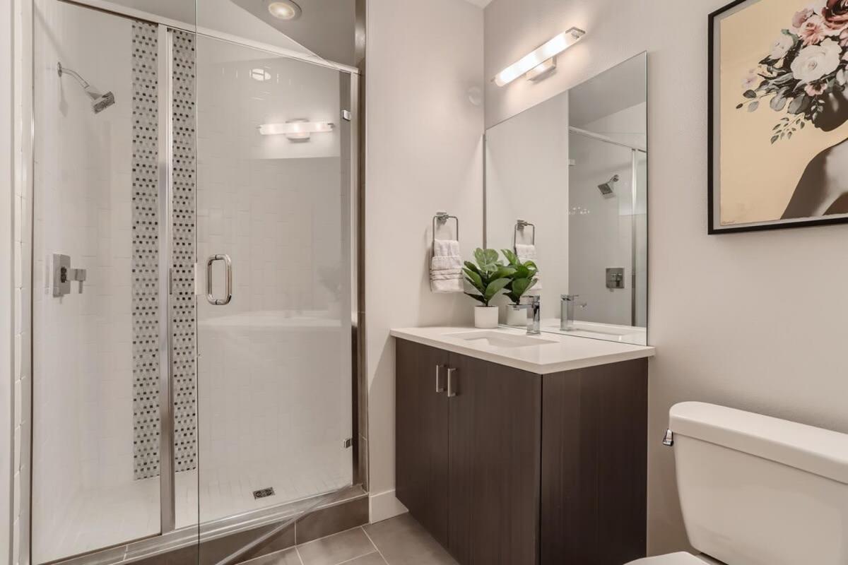 4br Upscale Townhome Roof W Skyline Views