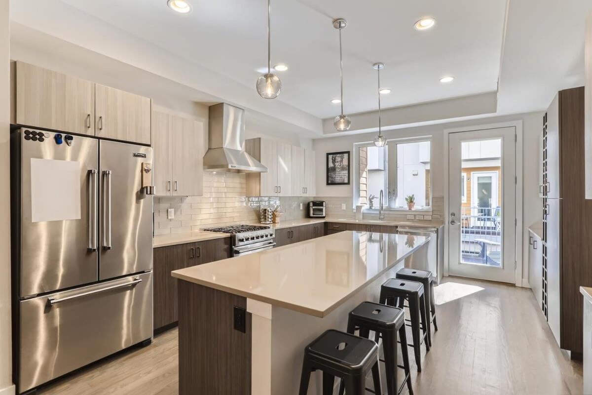 4br Upscale Townhome Roof W Skyline Views
