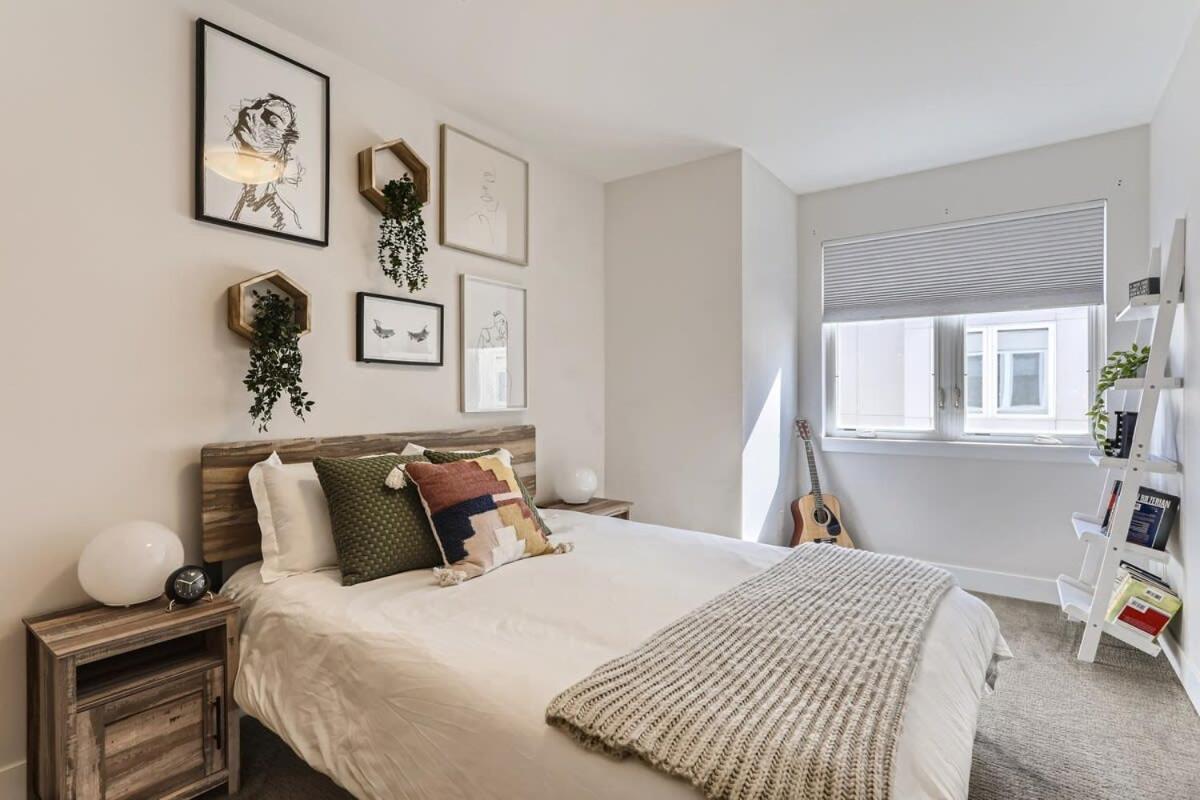 Holiday home 4br Upscale Townhome Roof W Skyline Views