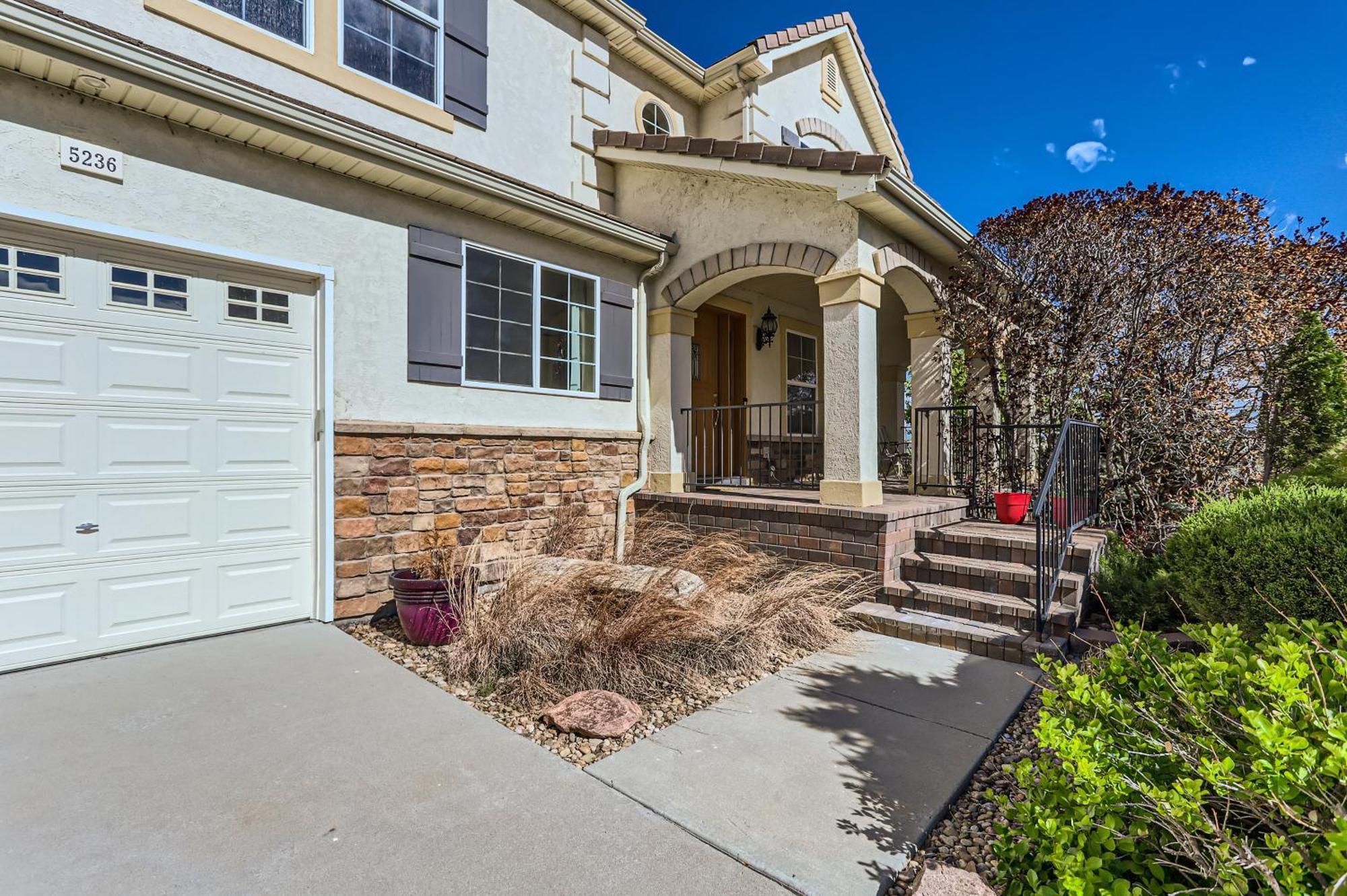 Dream House - Stunning Lake, Mountain & Golf Views With Luxury Amenities - Spa, Table-tennis, Jacuzzi, Media Center, Loft *