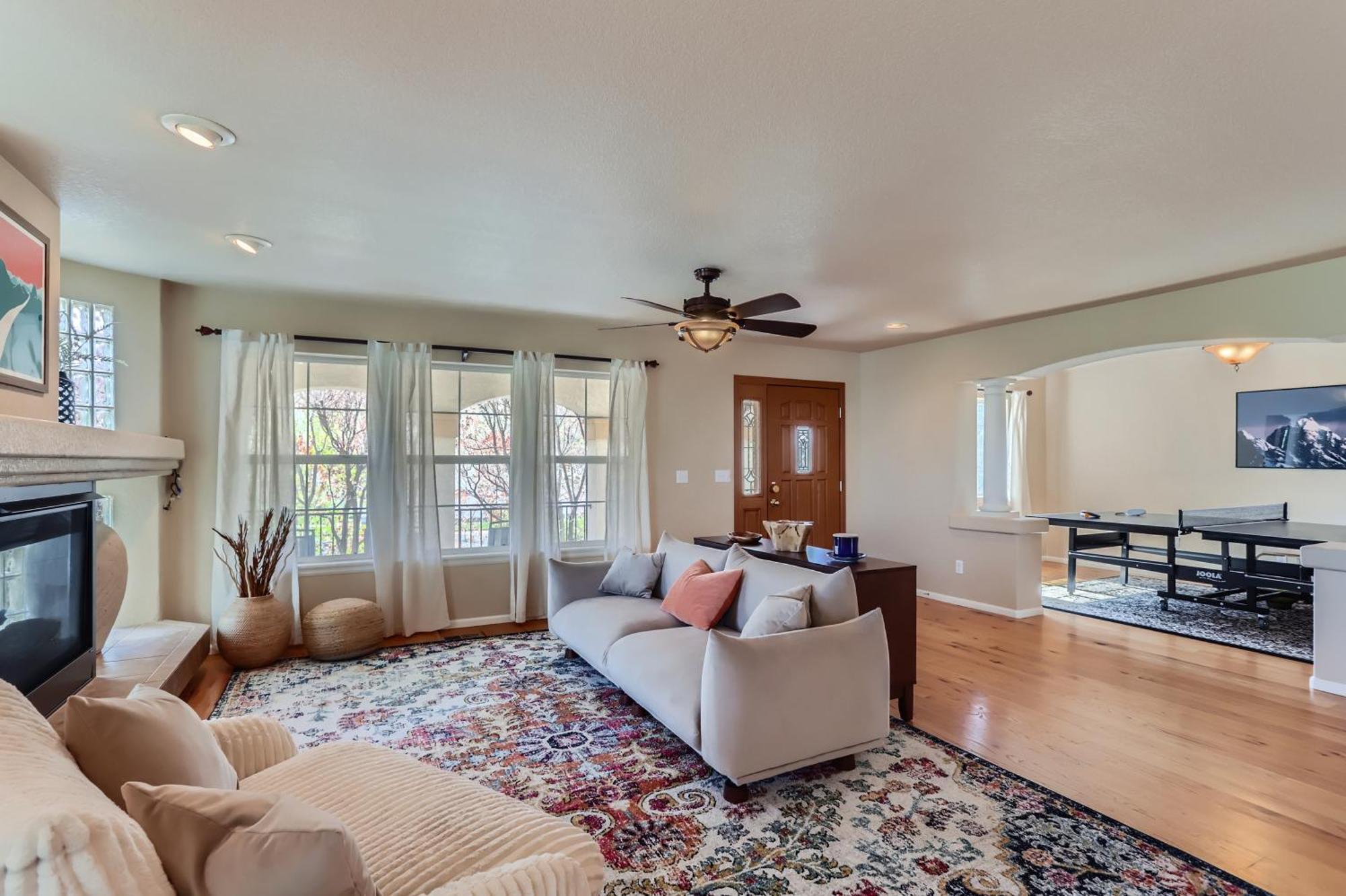 Dream House - Stunning Lake, Mountain & Golf Views With Luxury Amenities - Spa, Table-tennis, Jacuzzi, Media Center, Loft