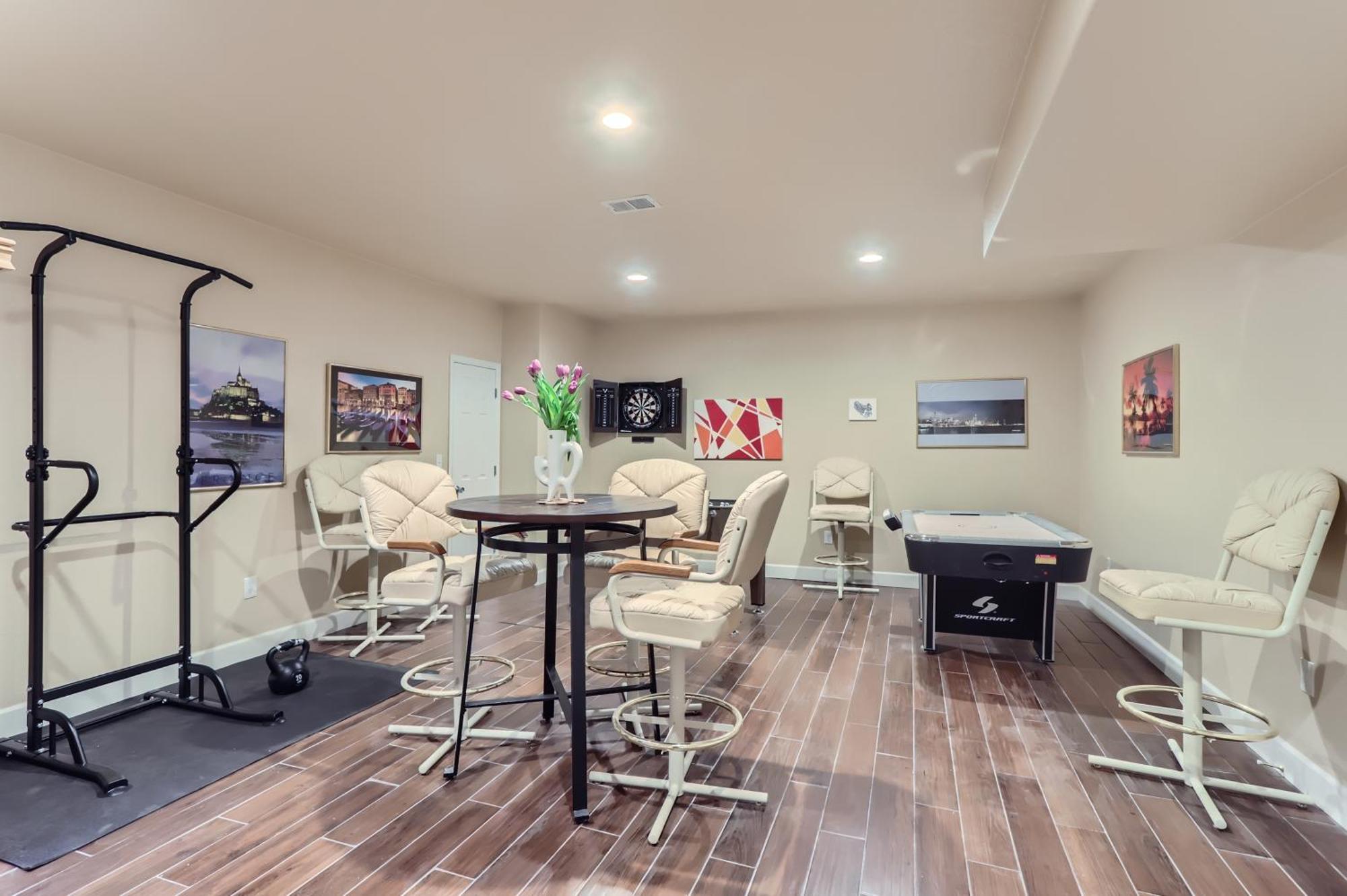 Villa Dream House - Stunning Lake, Mountain & Golf Views With Luxury Amenities - Spa, Table-tennis, Jacuzzi, Media Center, Loft Denver