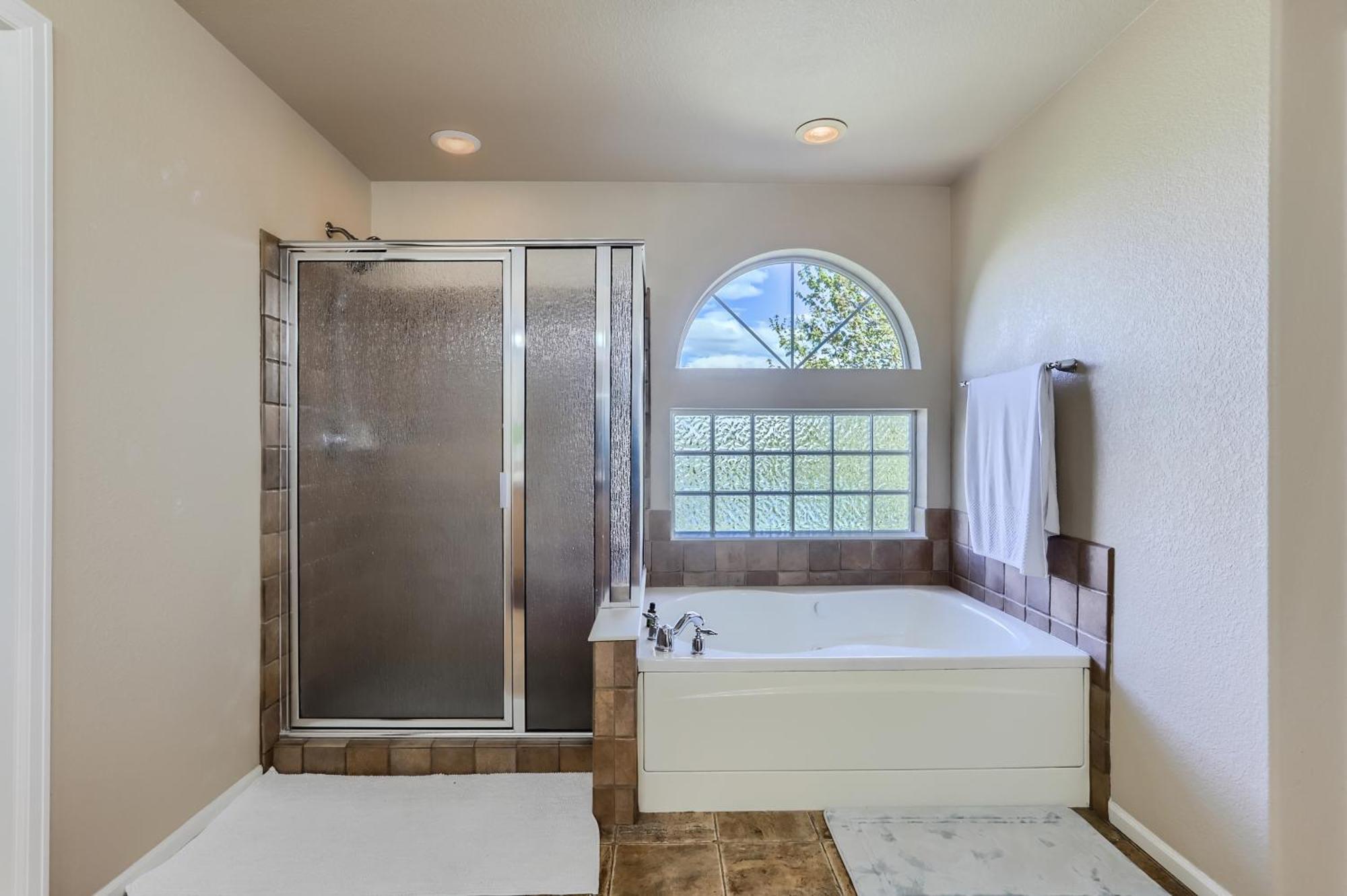 Dream House - Stunning Lake, Mountain & Golf Views With Luxury Amenities - Spa, Table-tennis, Jacuzzi, Media Center, Loft * Denver