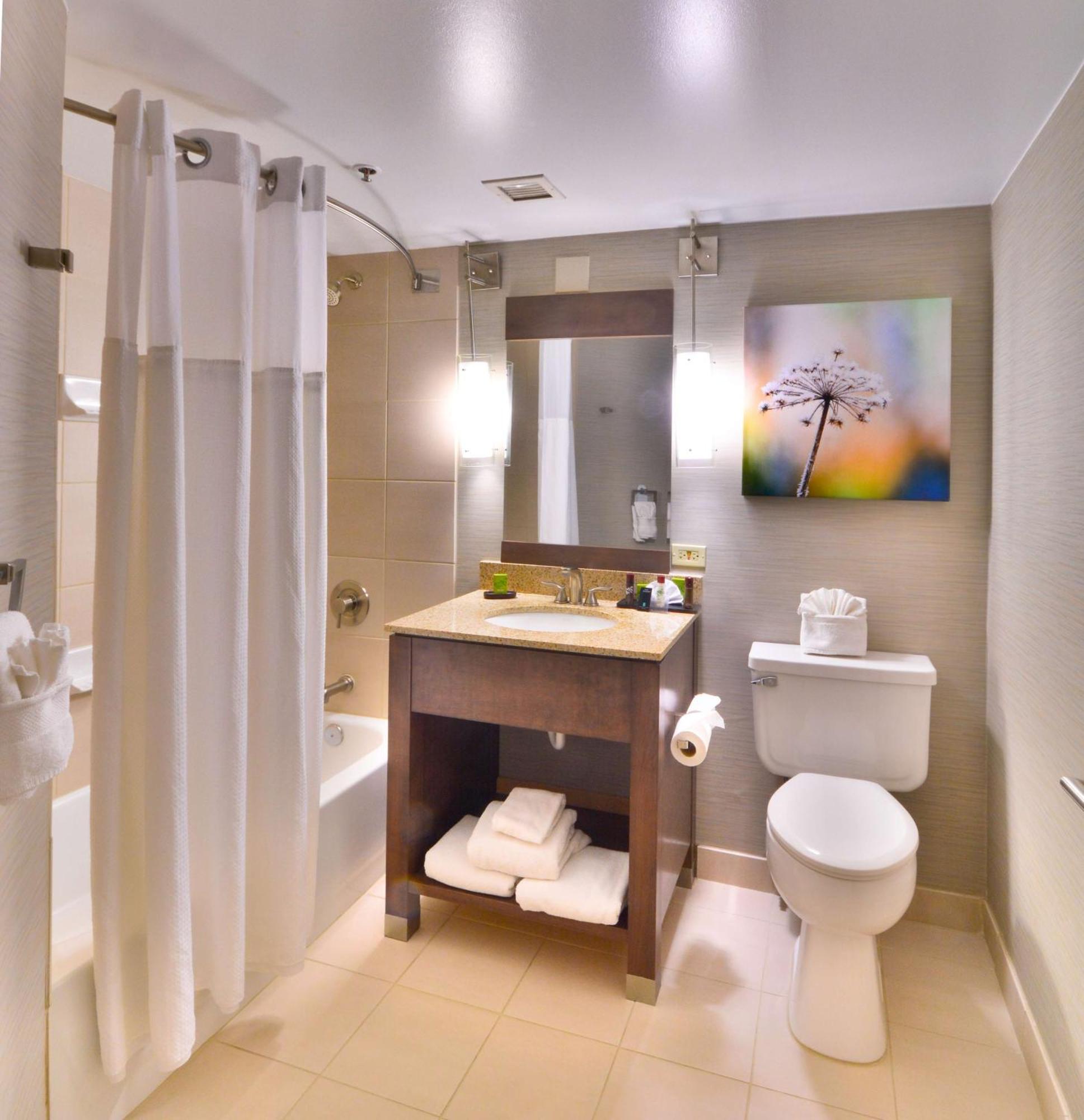 Hotel Embassy By Hilton Park Denver