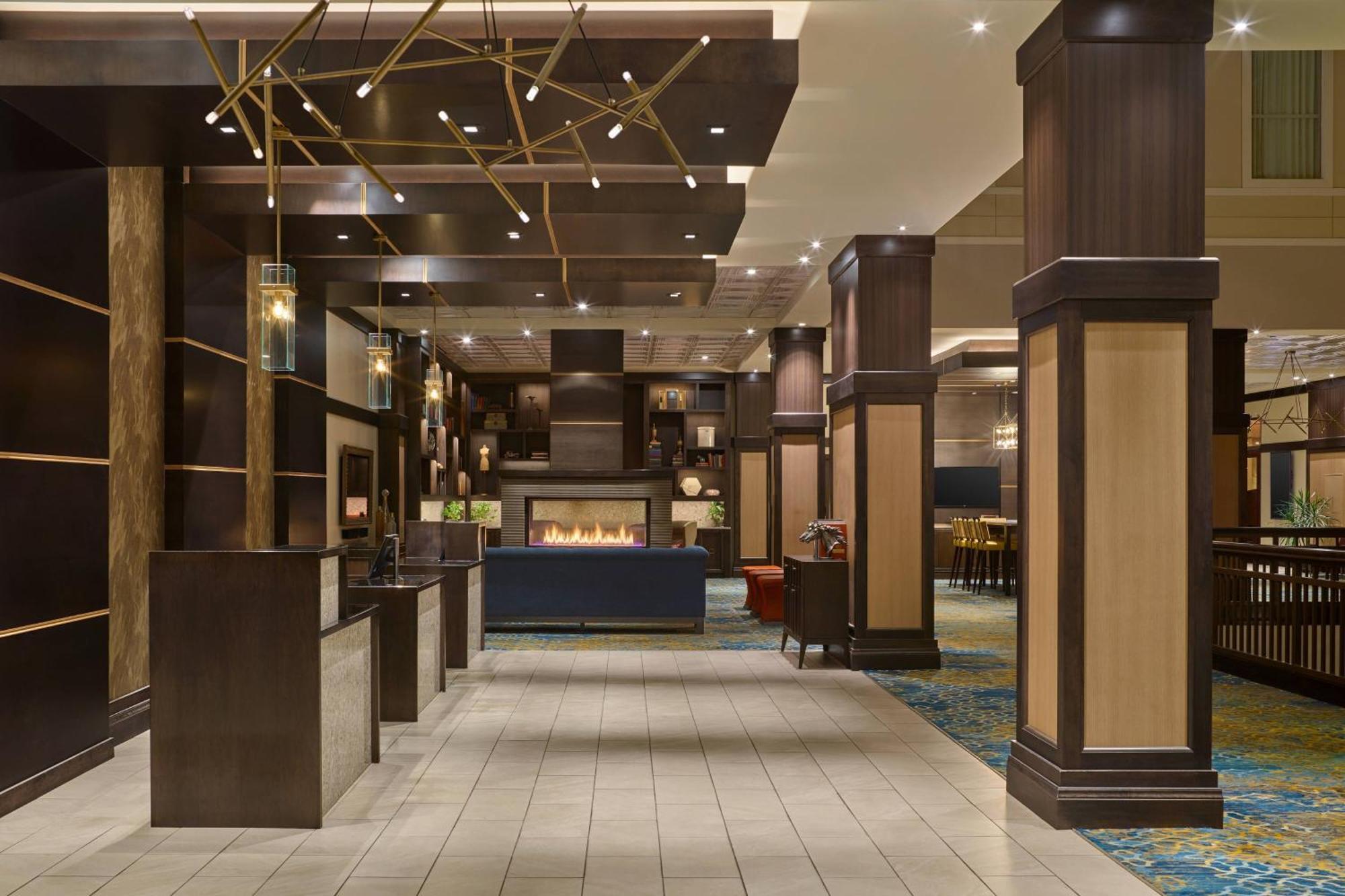 Courtyard By Marriott Downtown Hotel