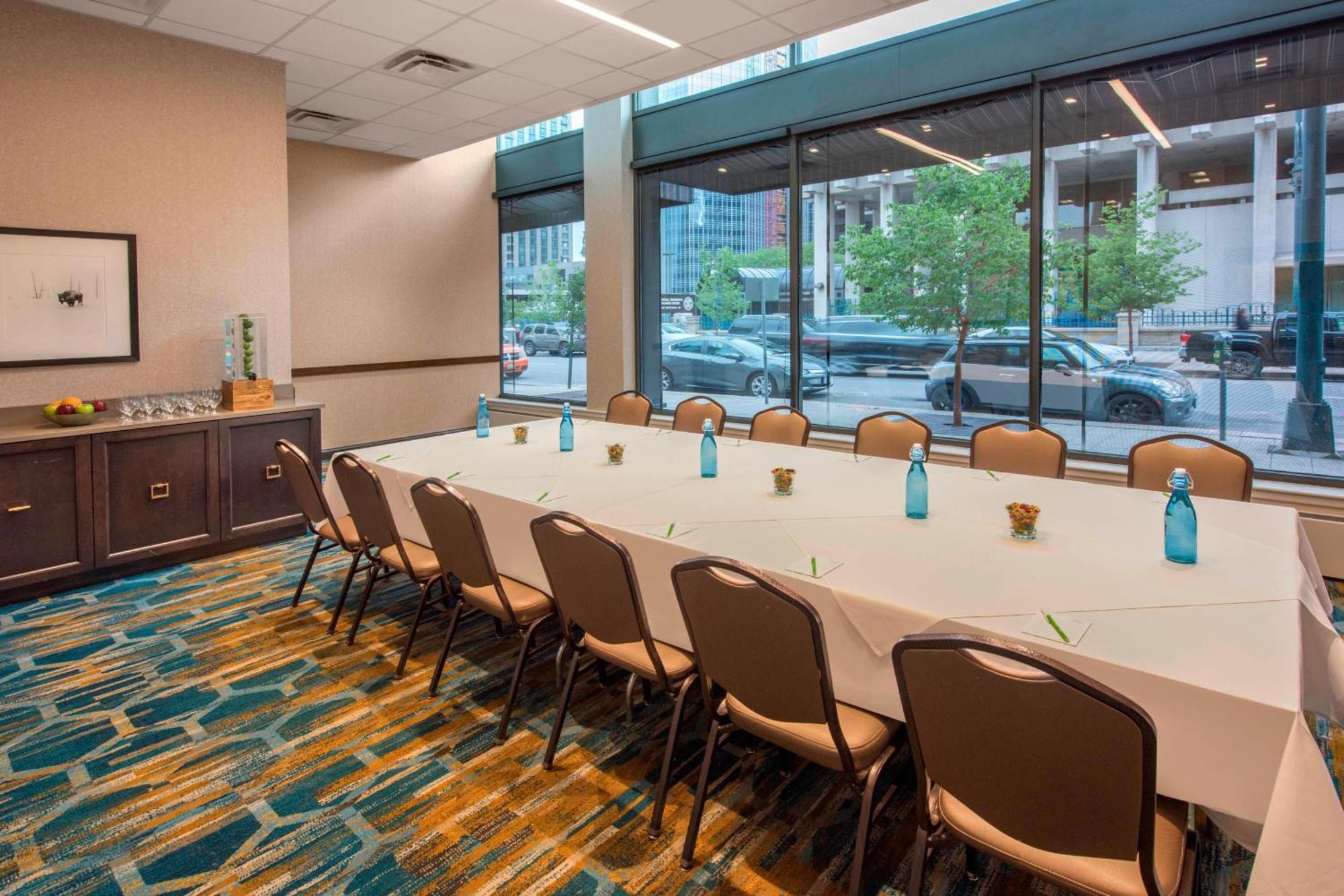 Courtyard By Marriott Downtown