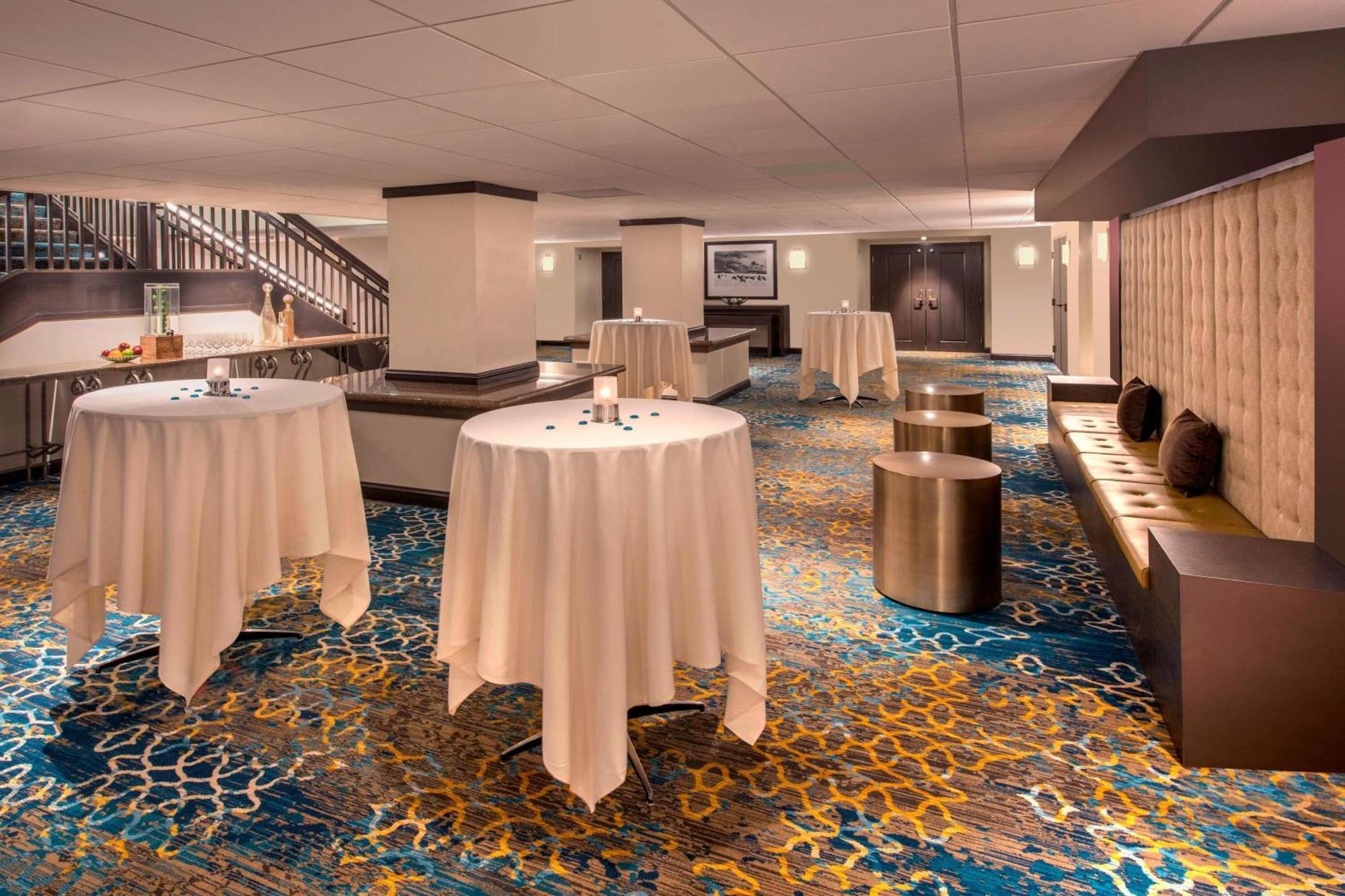 Courtyard By Marriott Downtown