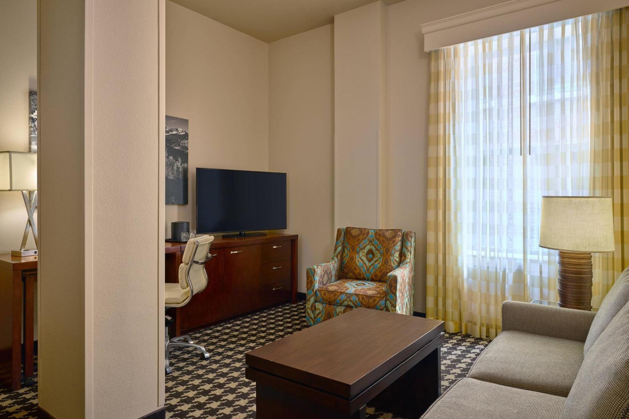 Courtyard By Marriott Downtown
