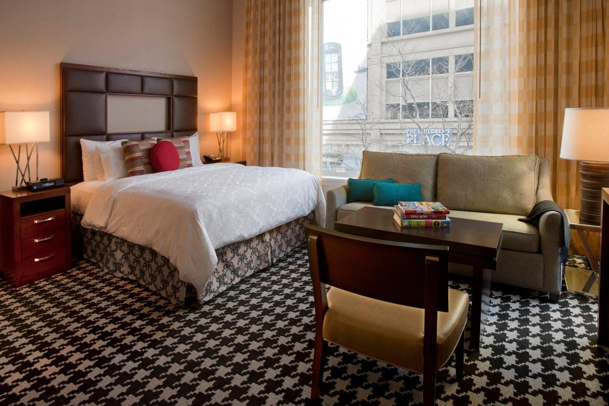 Courtyard By Marriott Downtown Hotel Denver