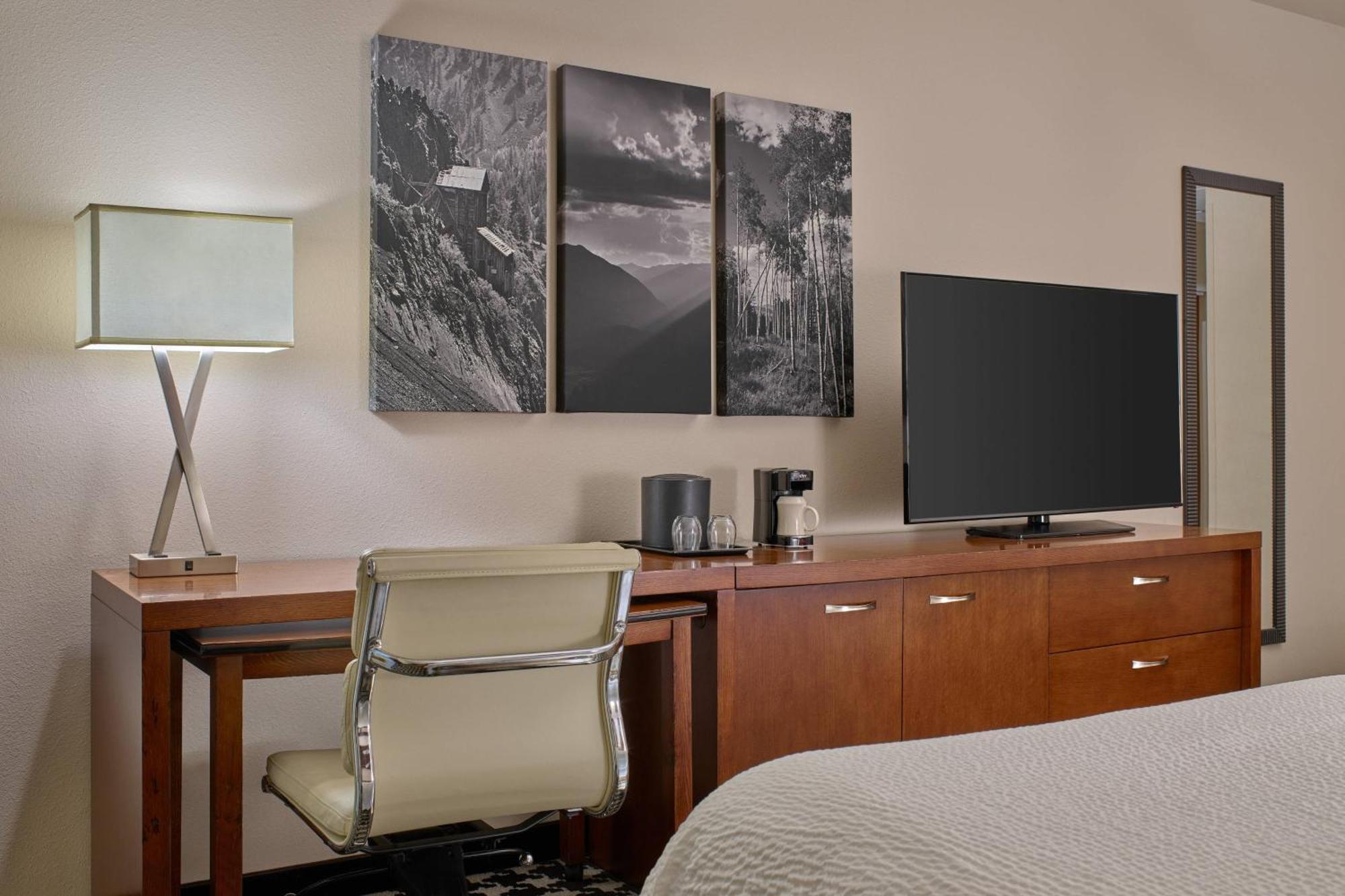 Courtyard By Marriott Downtown 3*