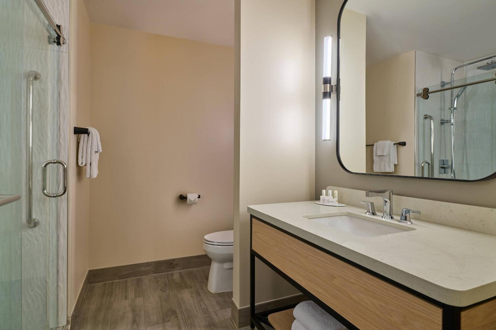 Courtyard By Marriott Downtown Denver