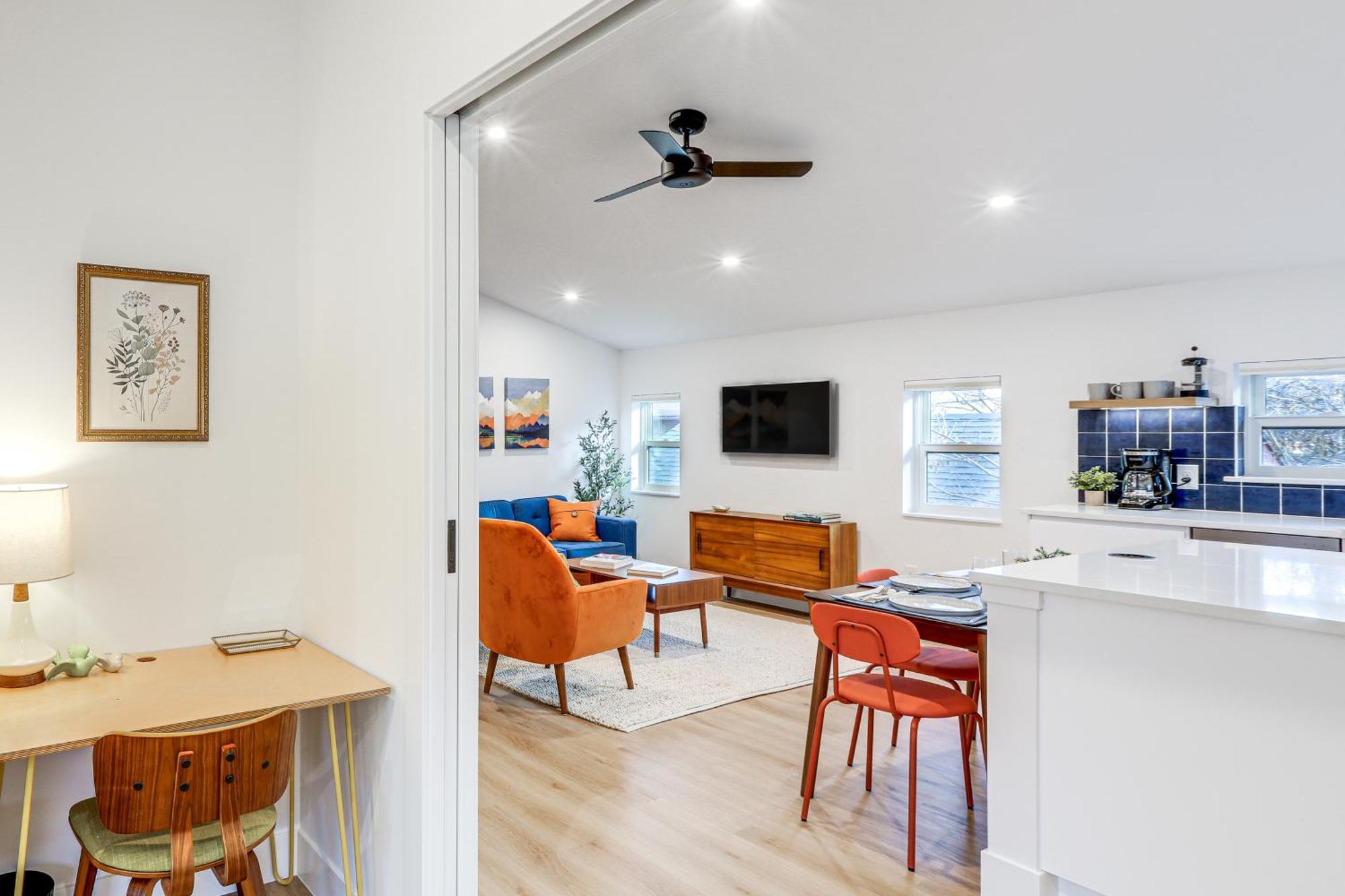 Less Than 1 Block To Park New-build In Denver! Apartment