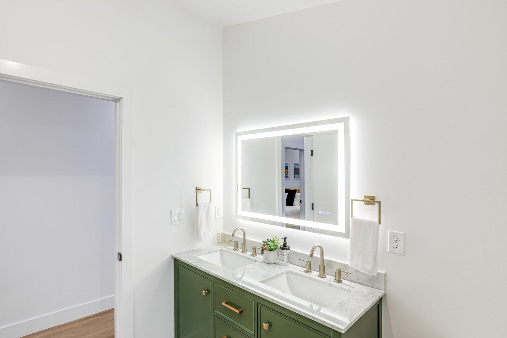 Less Than 1 Block To Park New-build In Denver! * Denver