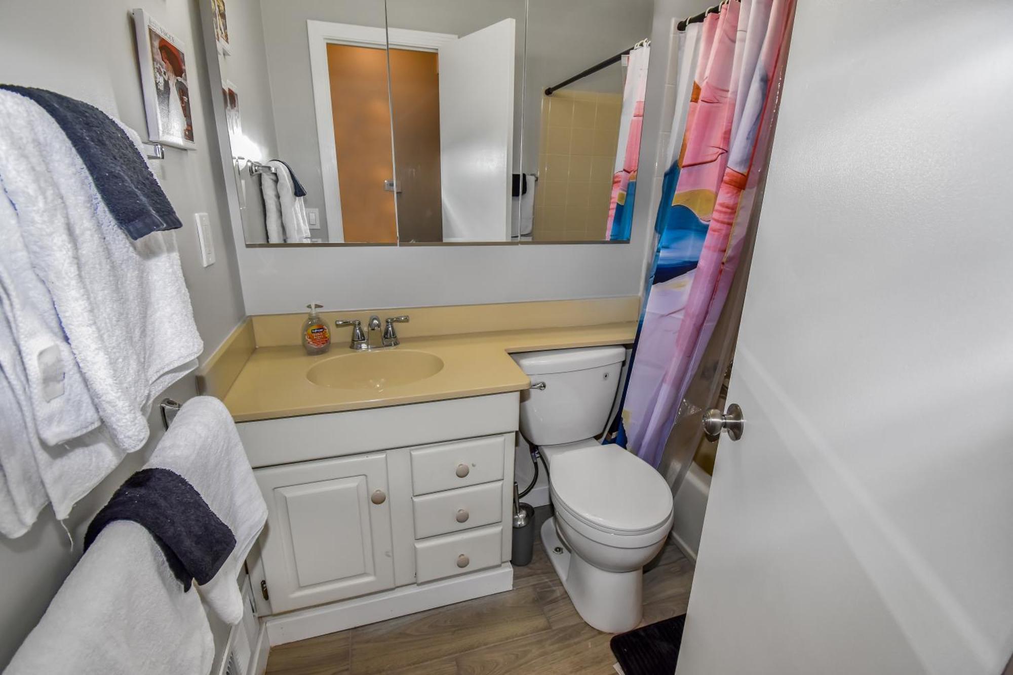Super Cute Five Bedroom In Perfect For Girls Trips Holiday home Denver