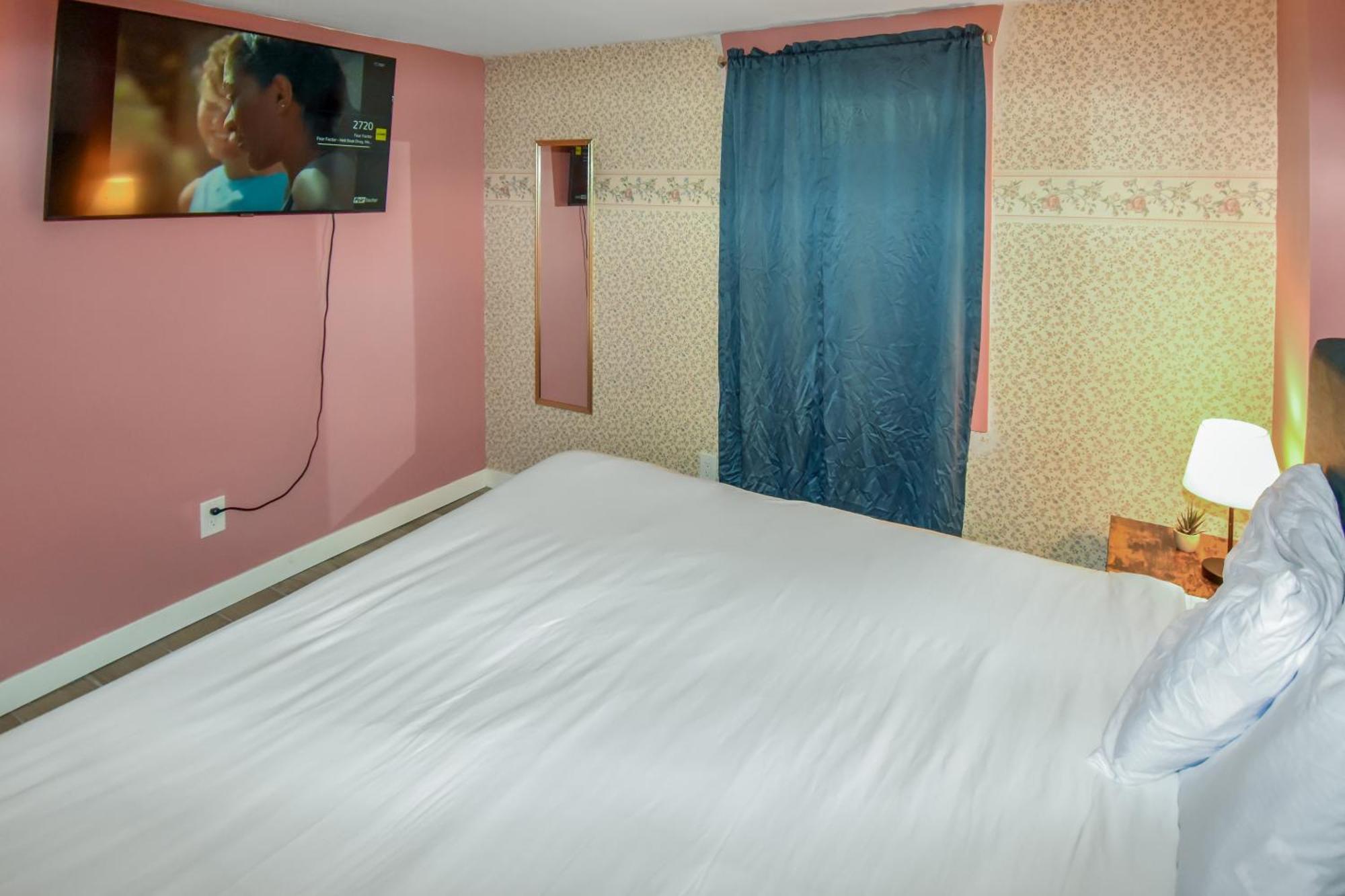 Holiday home Super Cute Five Bedroom In Perfect For Girls Trips Denver