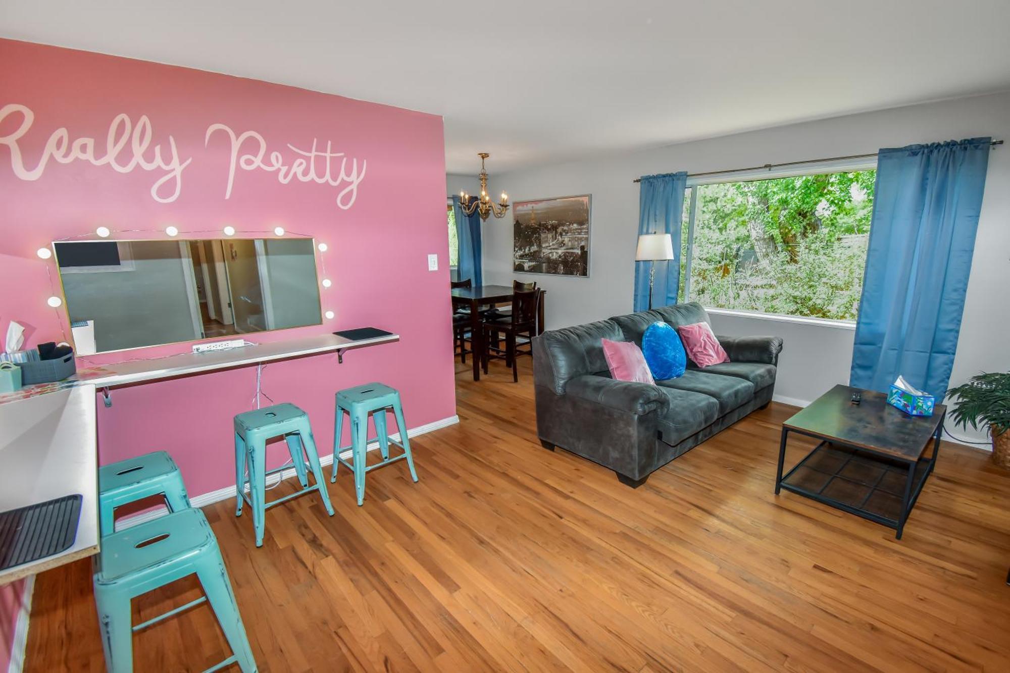 Holiday home Super Cute Five Bedroom In Perfect For Girls Trips