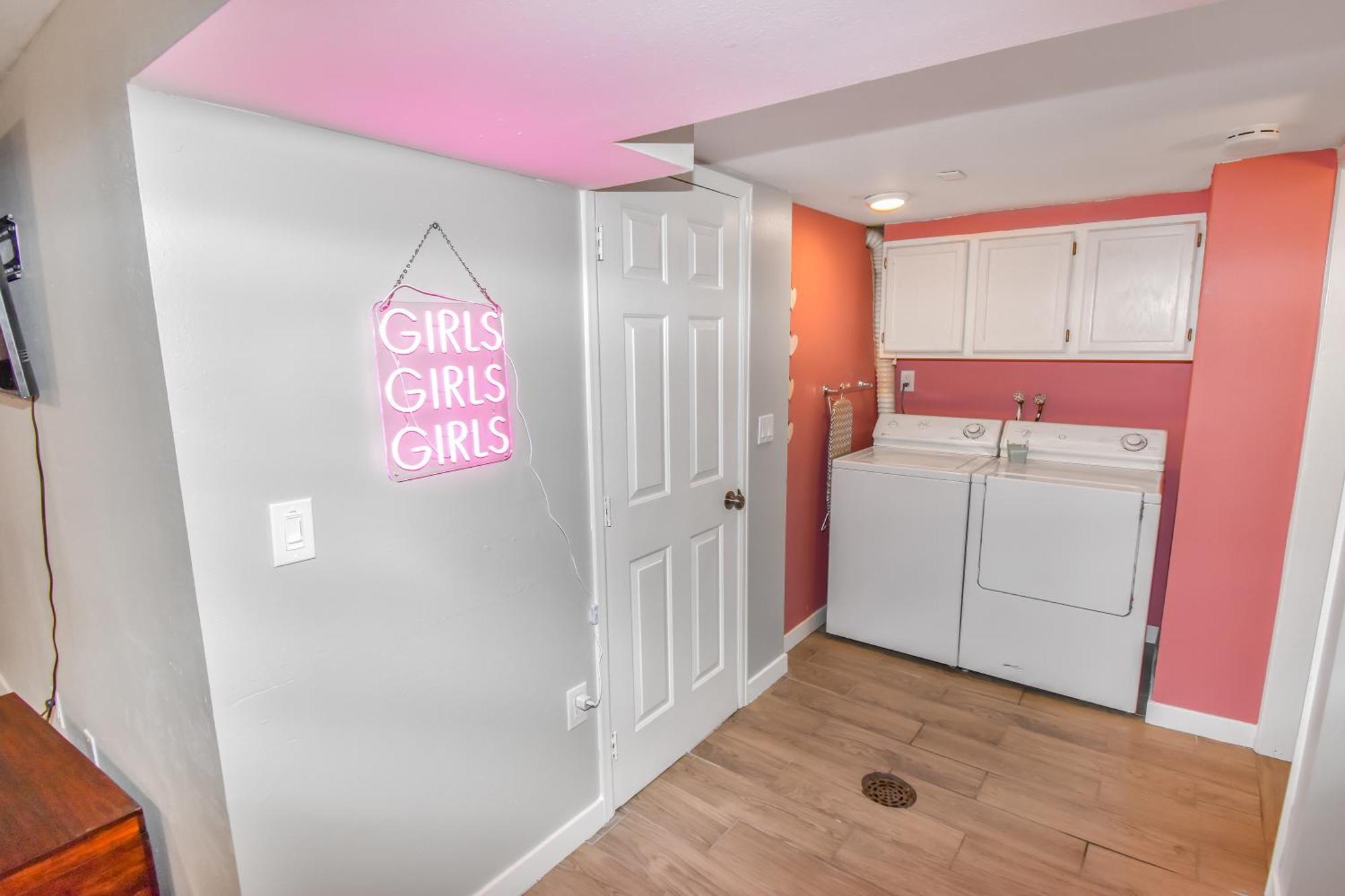 Super Cute Five Bedroom In Perfect For Girls Trips Holiday home *