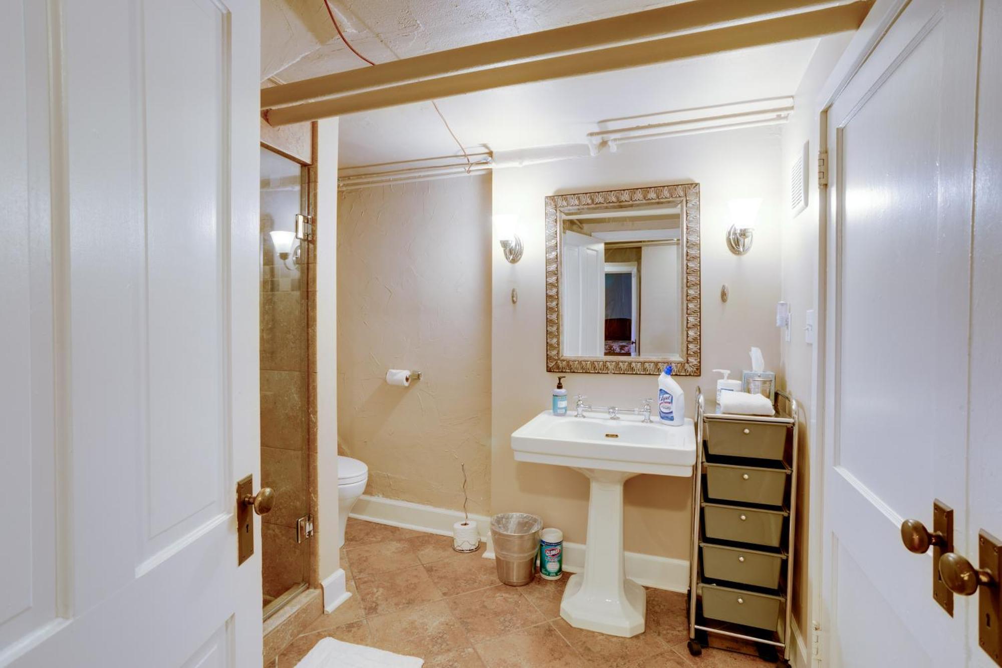 Centrally Located Retreat With Yard And Grill! *