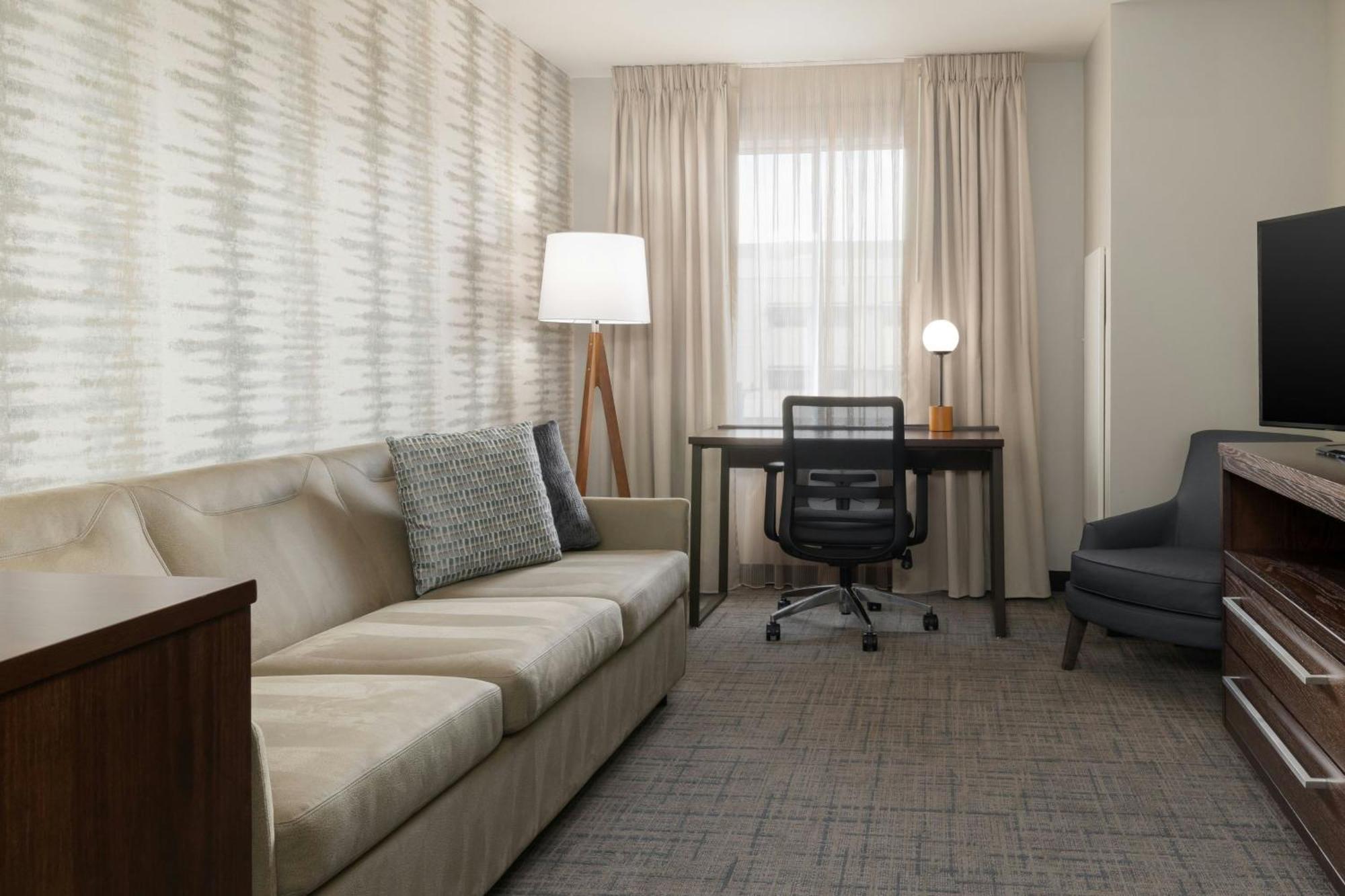 Hotel By Marriott Park 3*