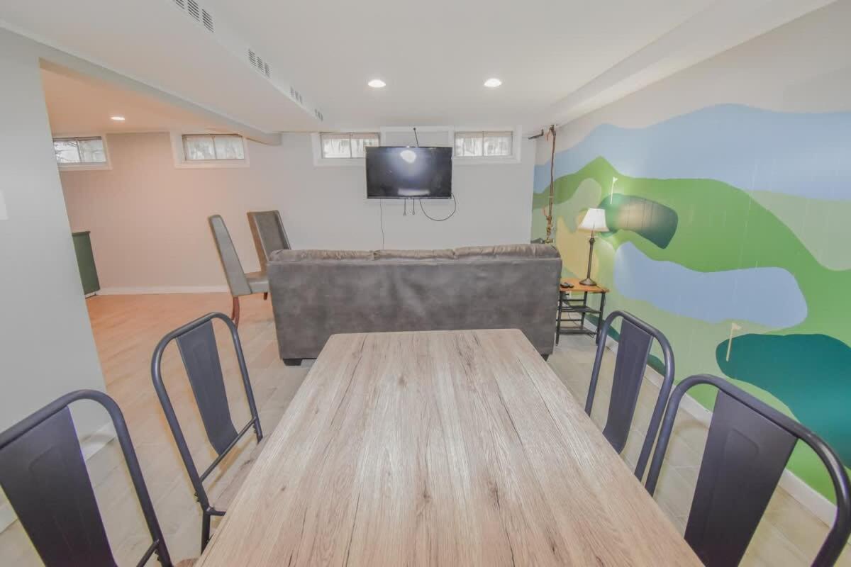Family With Large Yard & Golf Theme Near Rail Holiday home Denver