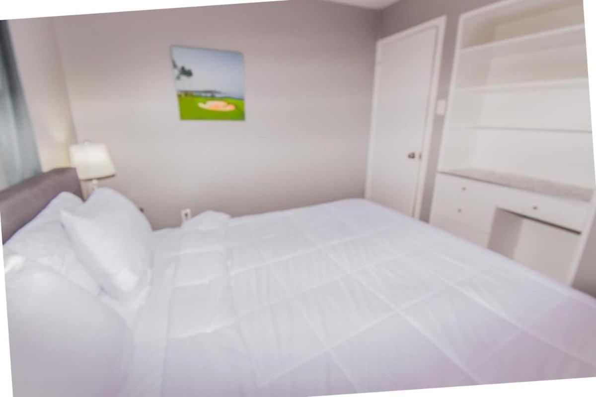 Family With Large Yard & Golf Theme Near Rail Holiday home Denver