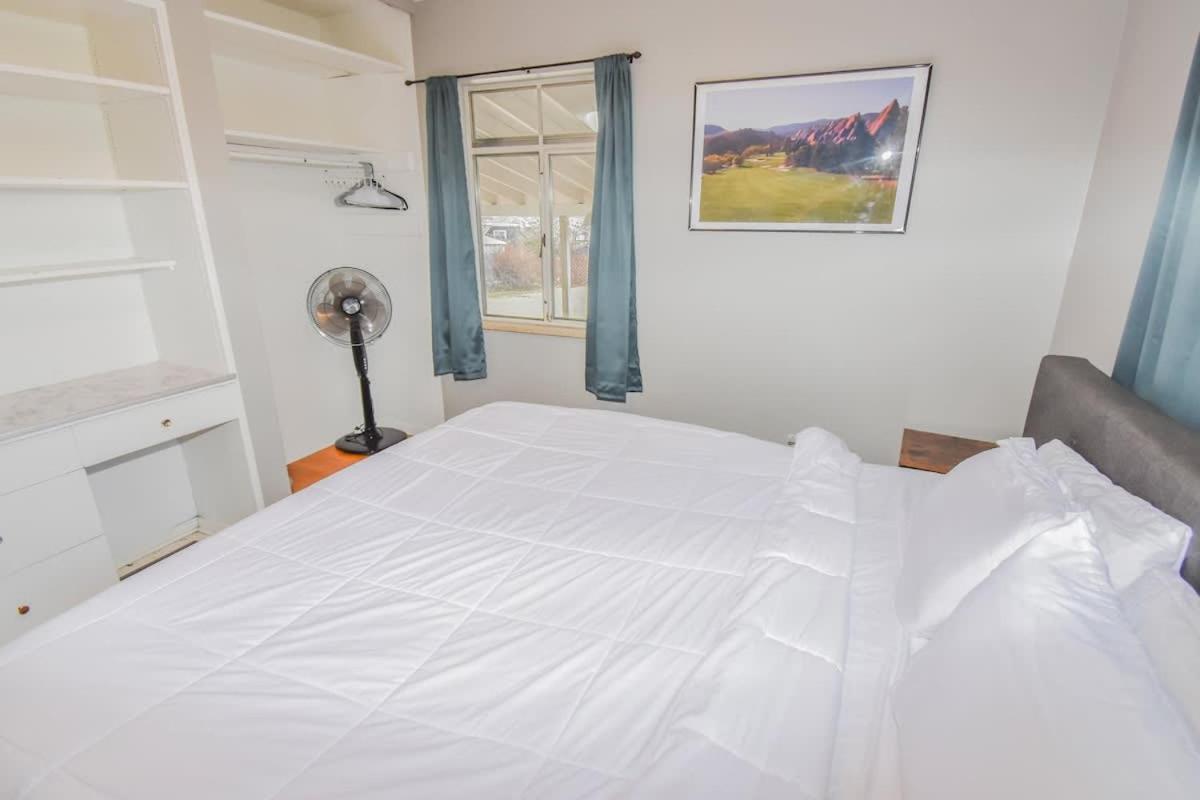 Holiday home Family With Large Yard & Golf Theme Near Rail
