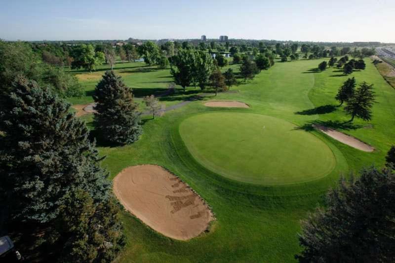 Family With Large Yard & Golf Theme Near Rail Holiday home *