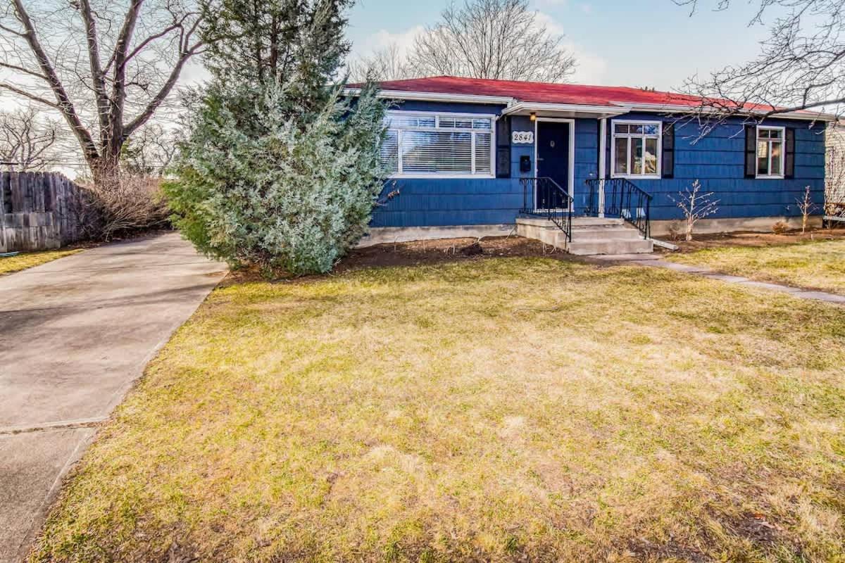 Family With Large Yard & Golf Theme Near Rail Holiday home