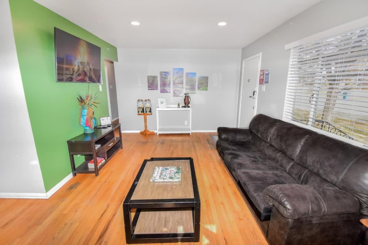 Family With Large Yard & Golf Theme Near Rail Holiday home