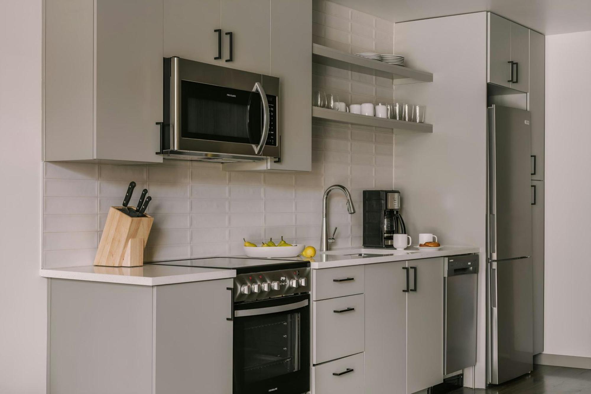 Sonder Skyline Apartments Lohi