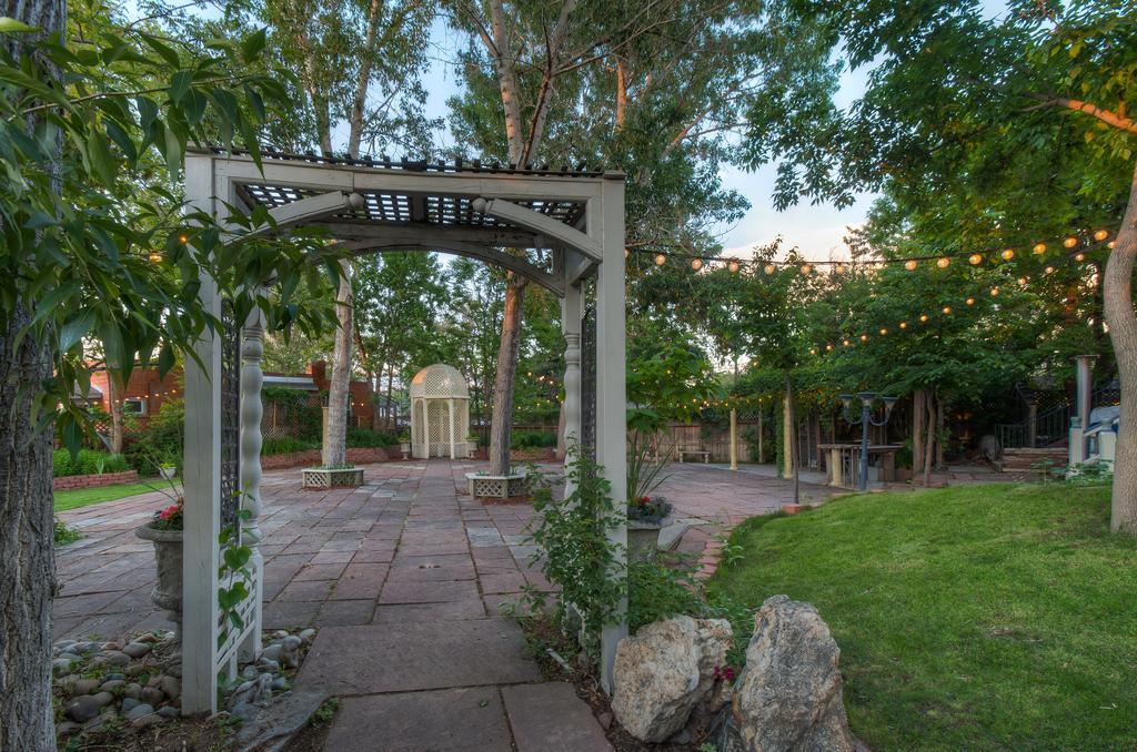 Bed & Breakfast Lumber Baron And Gardens