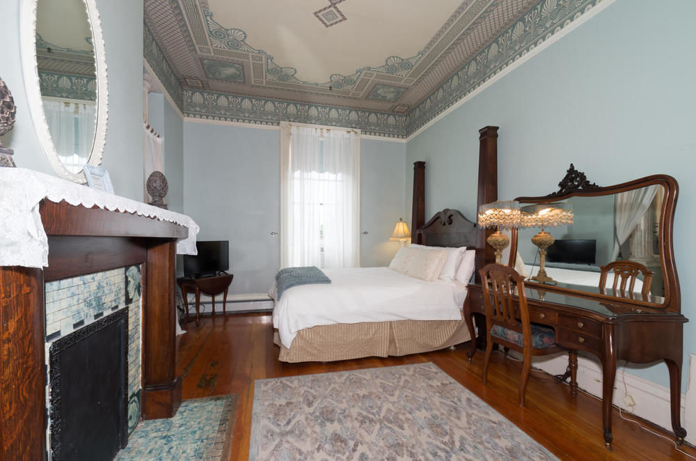 Bed & Breakfast Lumber Baron And Gardens