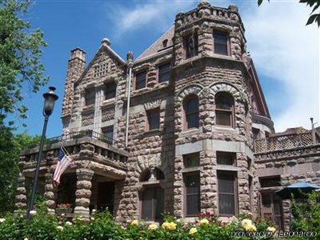 Castle Marne Bed & Breakfast 4*