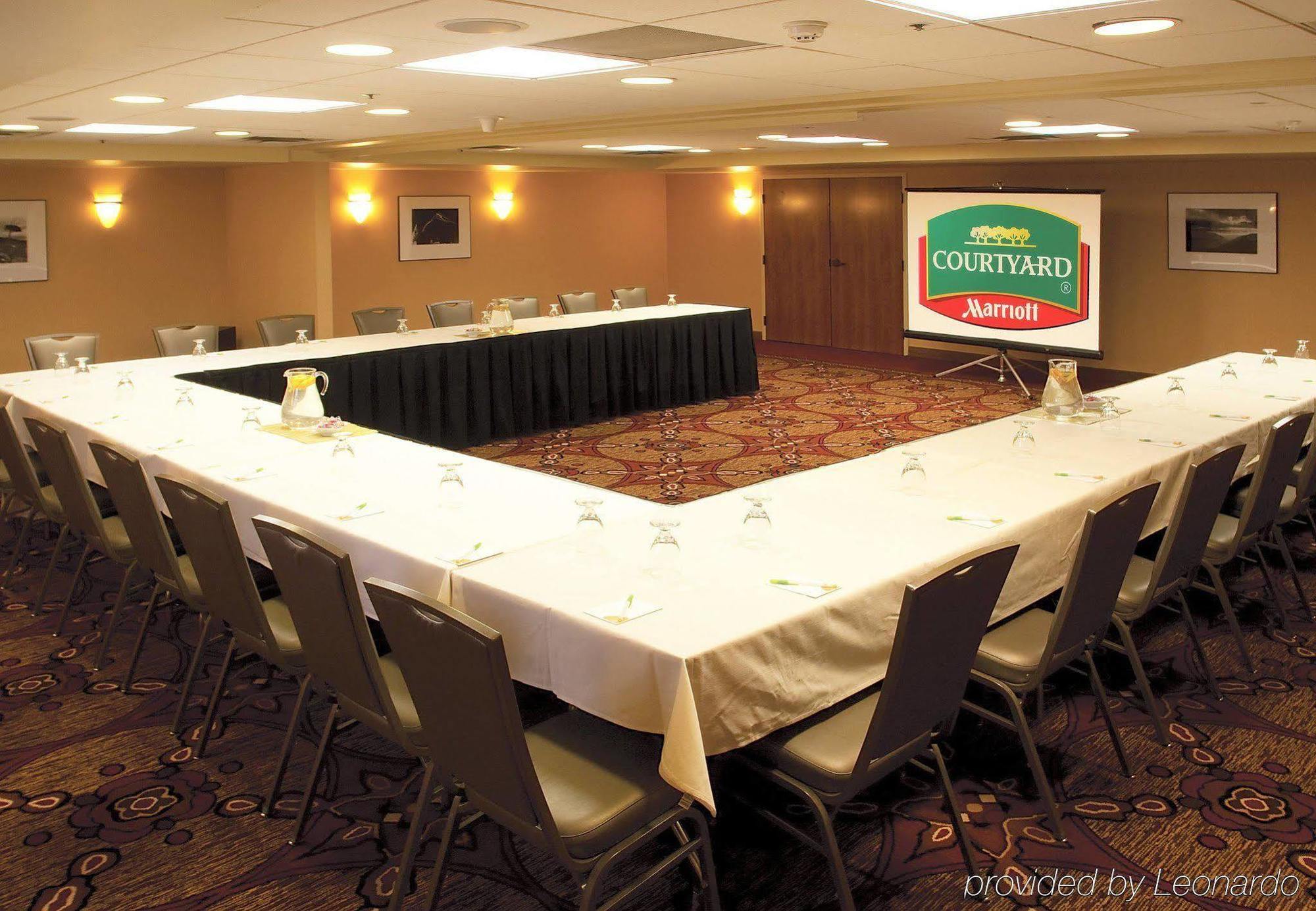 Courtyard By Marriott Downtown Hotel Denver