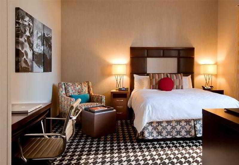 Courtyard By Marriott Downtown Denver
