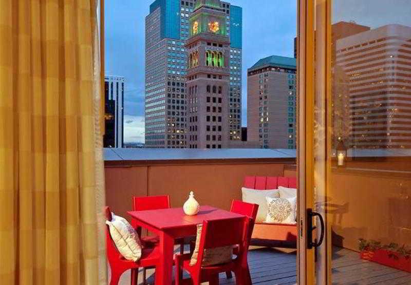 Courtyard By Marriott Downtown Hotel