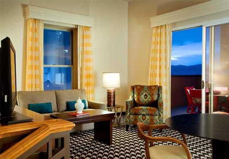 Courtyard By Marriott Downtown 3*