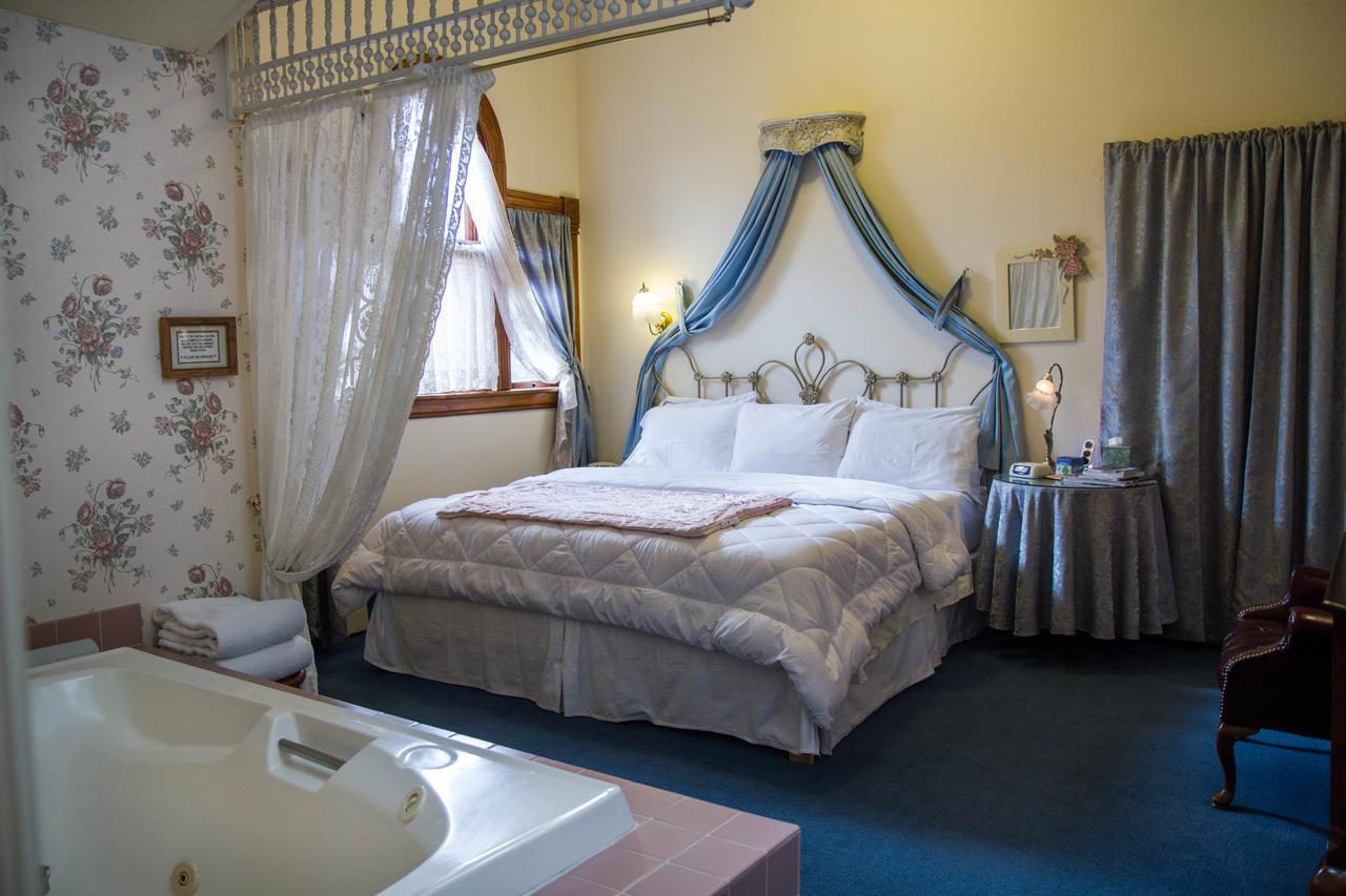 Castle Marne Bed & Breakfast 4*