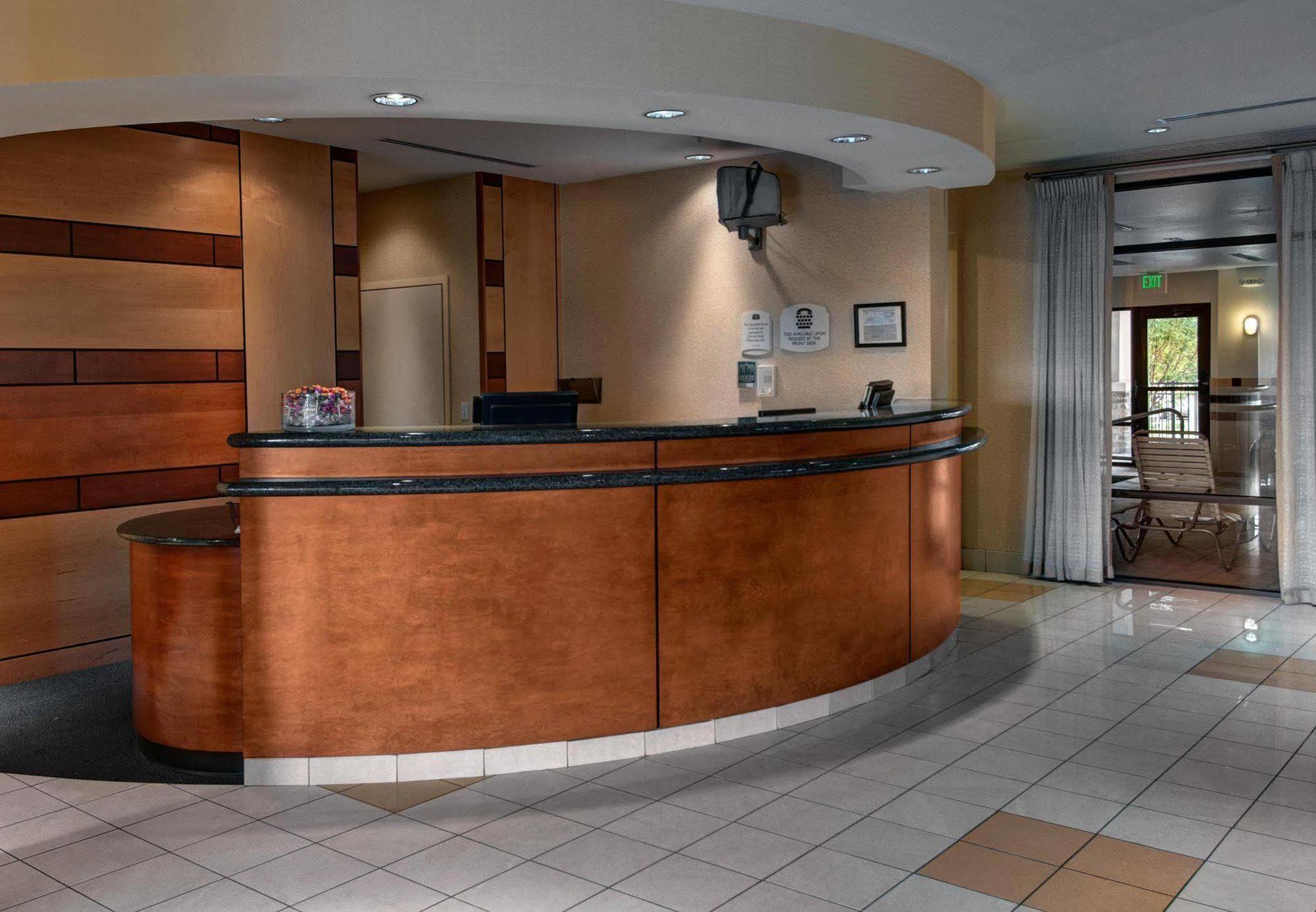 Hotel Springhill By Marriott Airport 3*