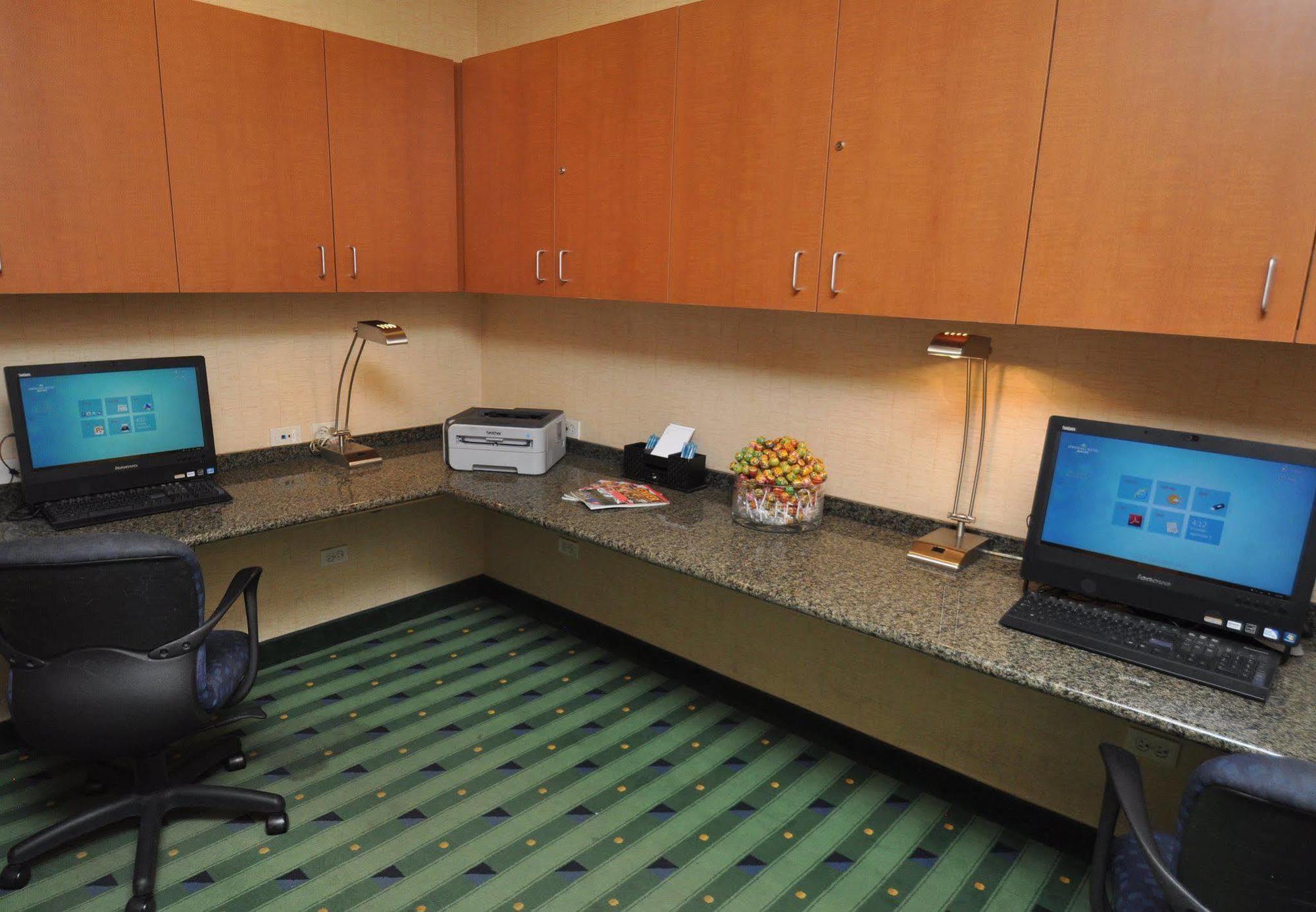 Hotel Springhill By Marriott Airport