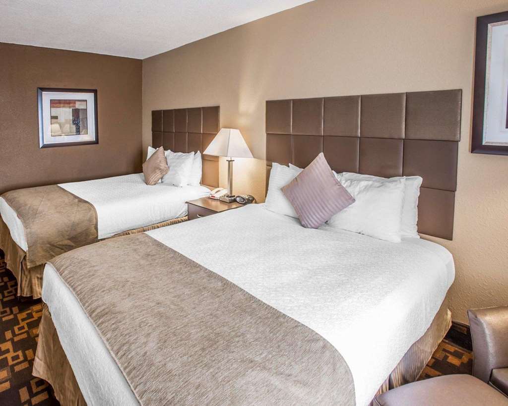 Quality & Stapleton Hotel 3*