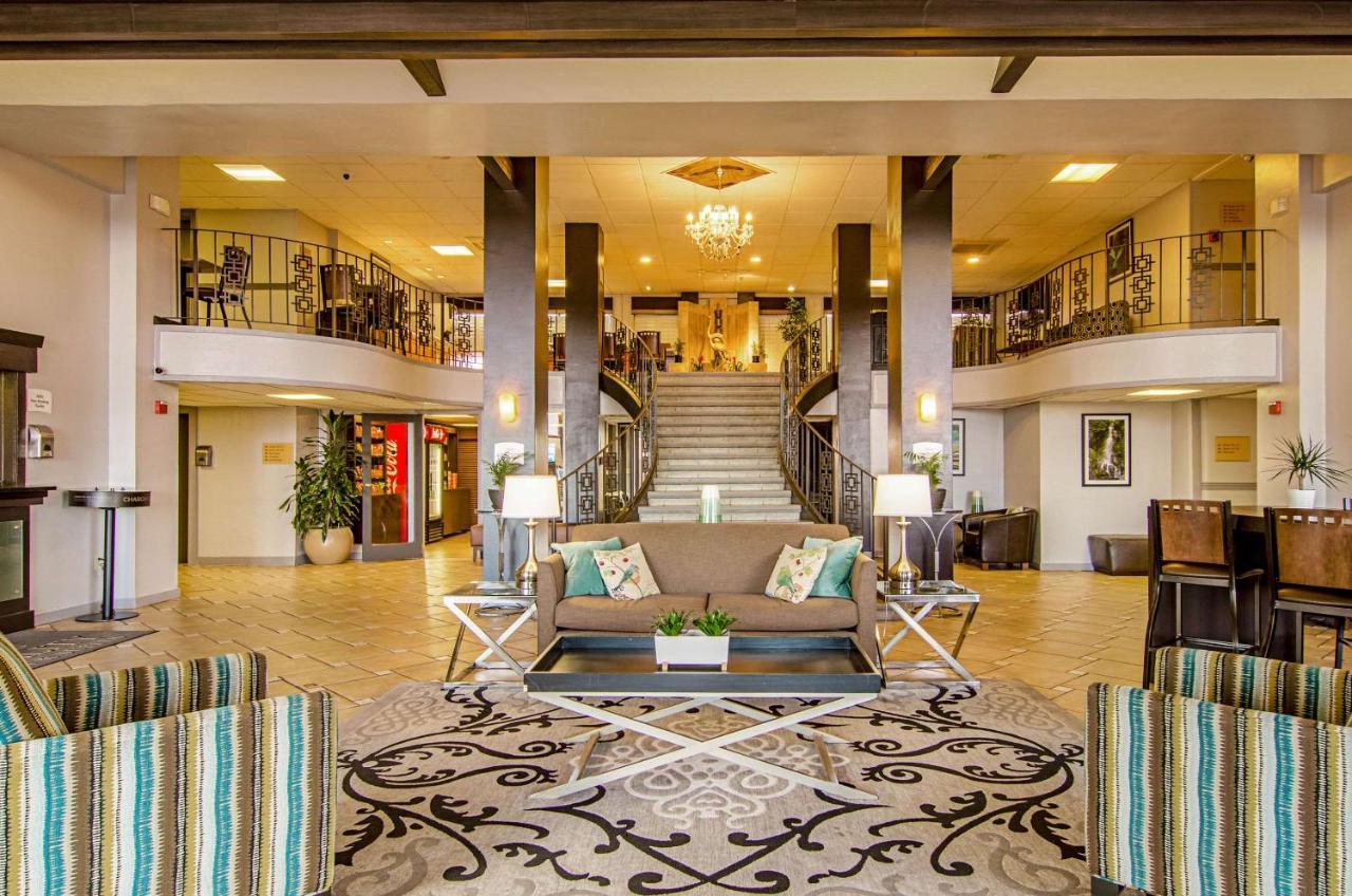 Quality & Stapleton Hotel