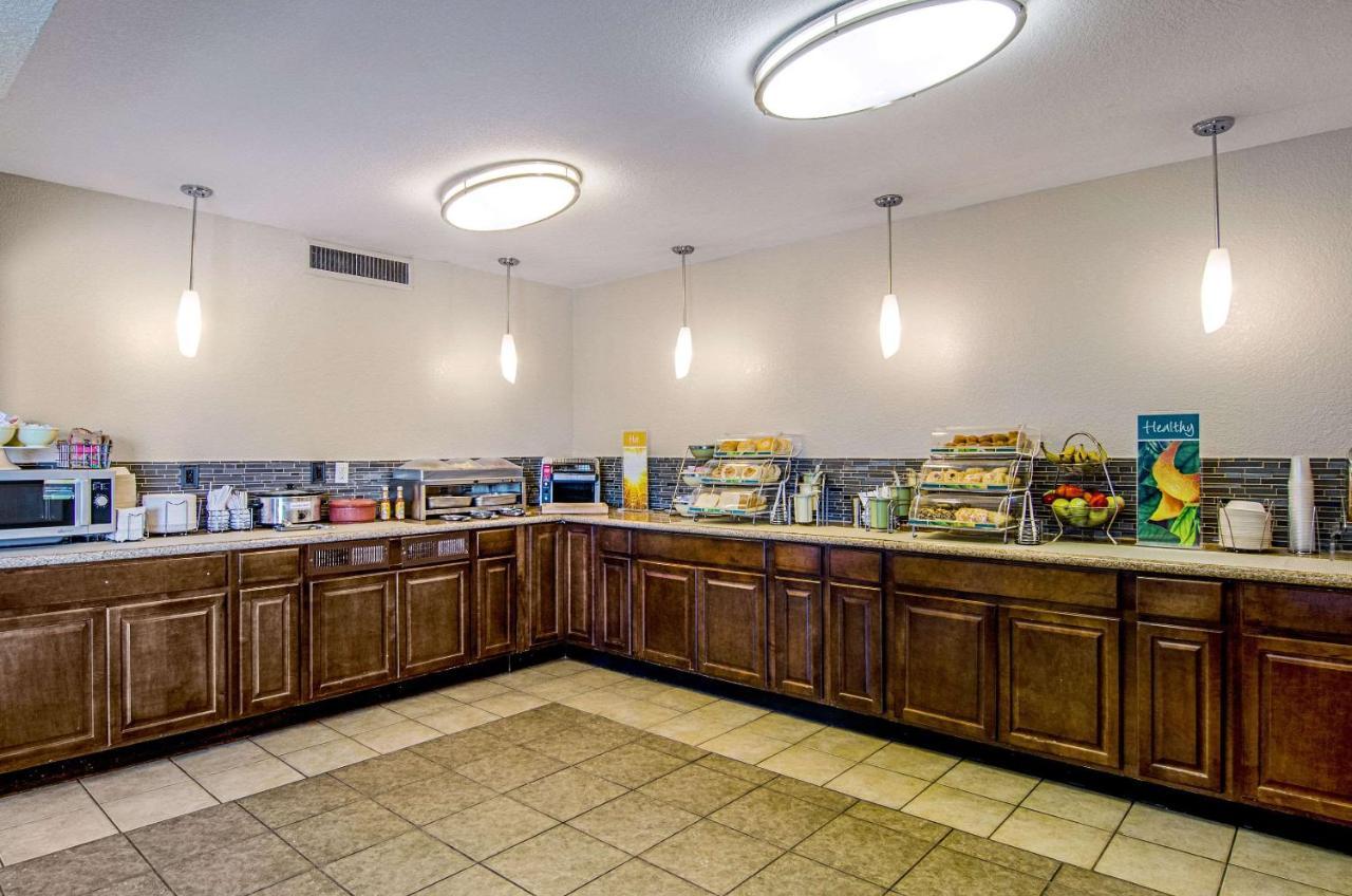 Quality & Stapleton Hotel