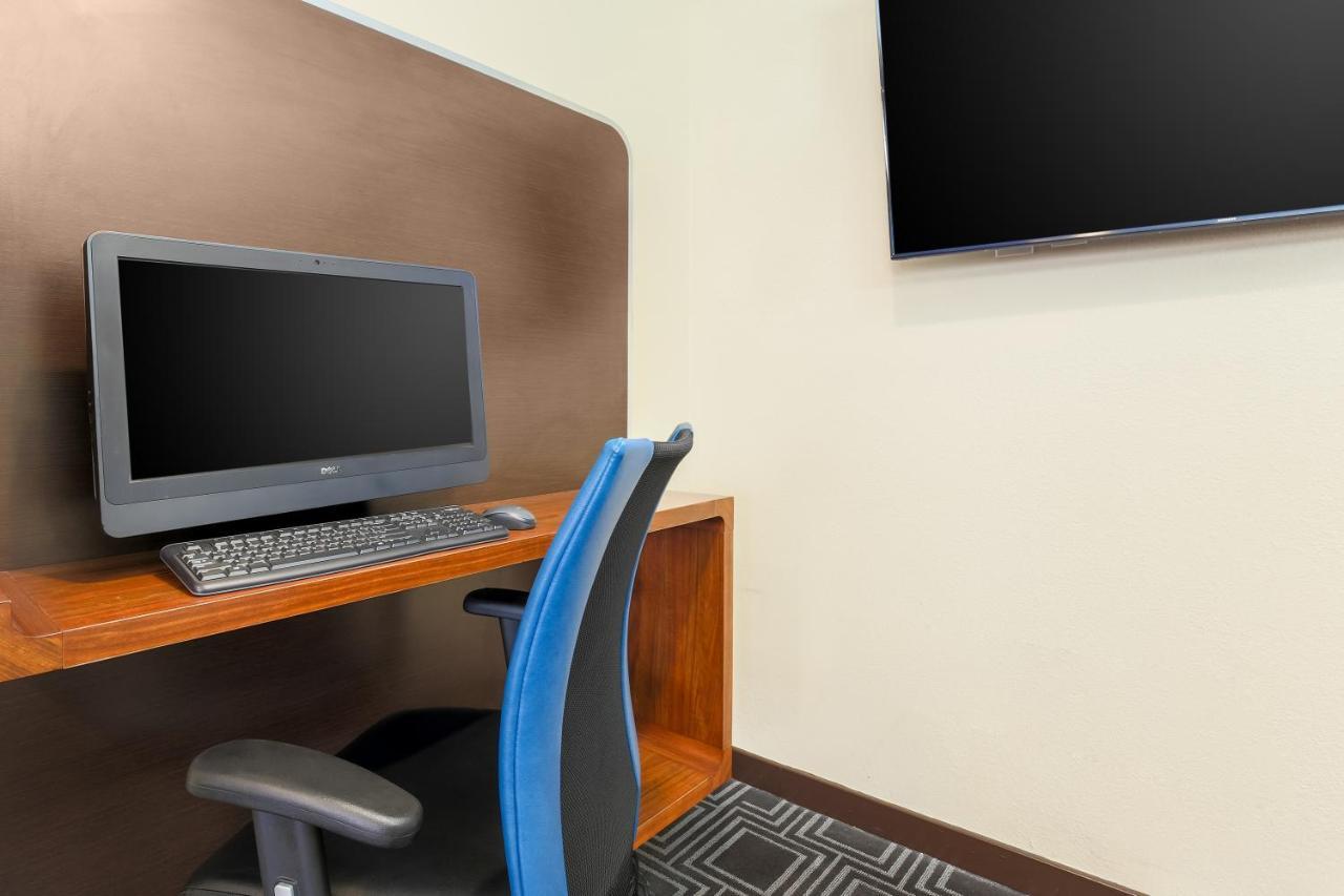 Suburban Tech Center Hotel 3*
