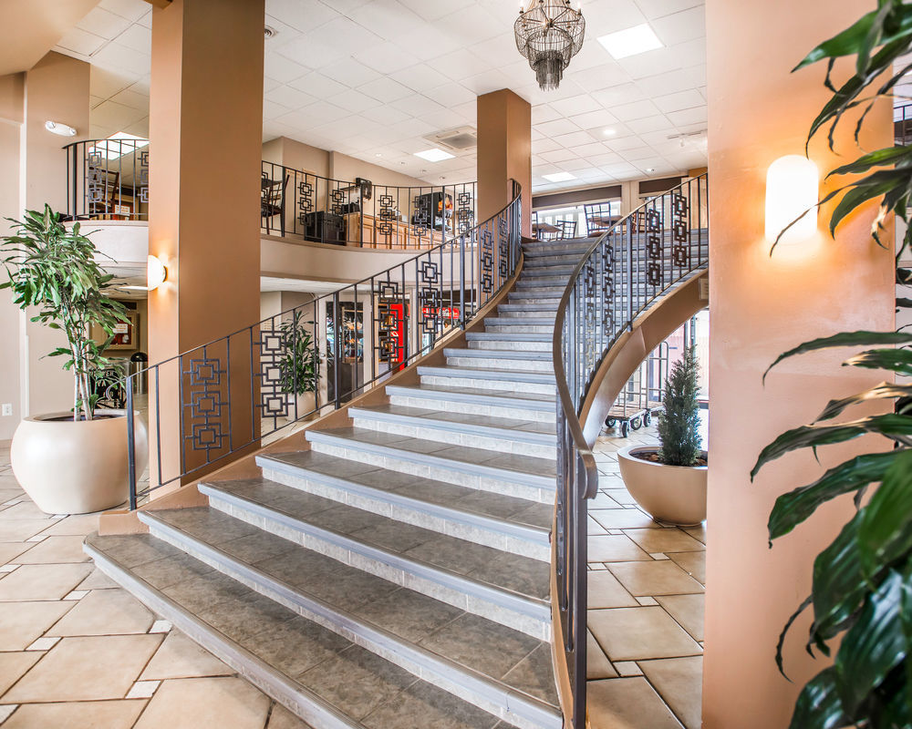 Quality & Stapleton Hotel