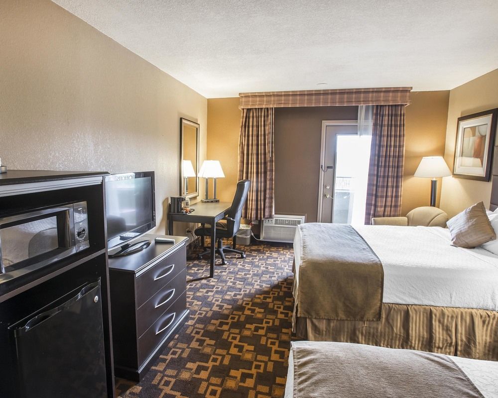 Quality & Stapleton Hotel 3*