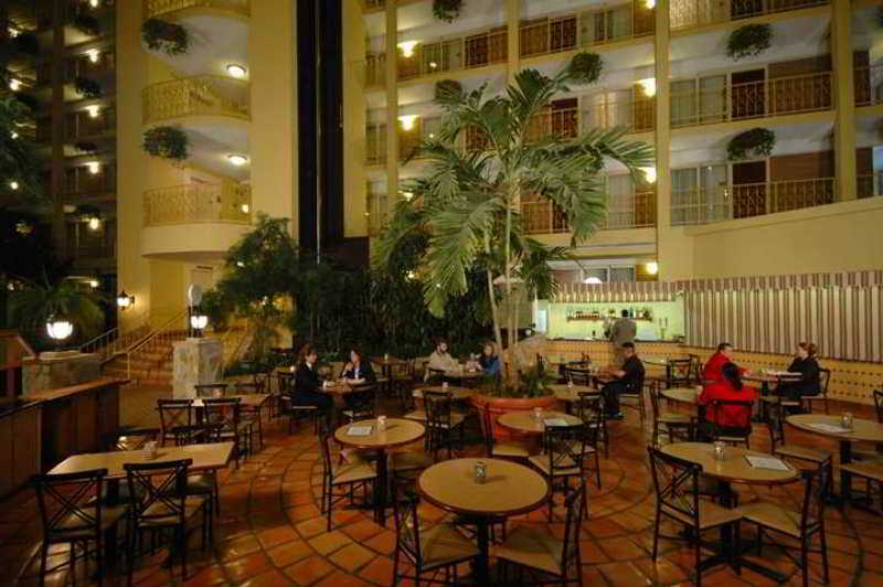 Hotel Embassy By Hilton Park Denver